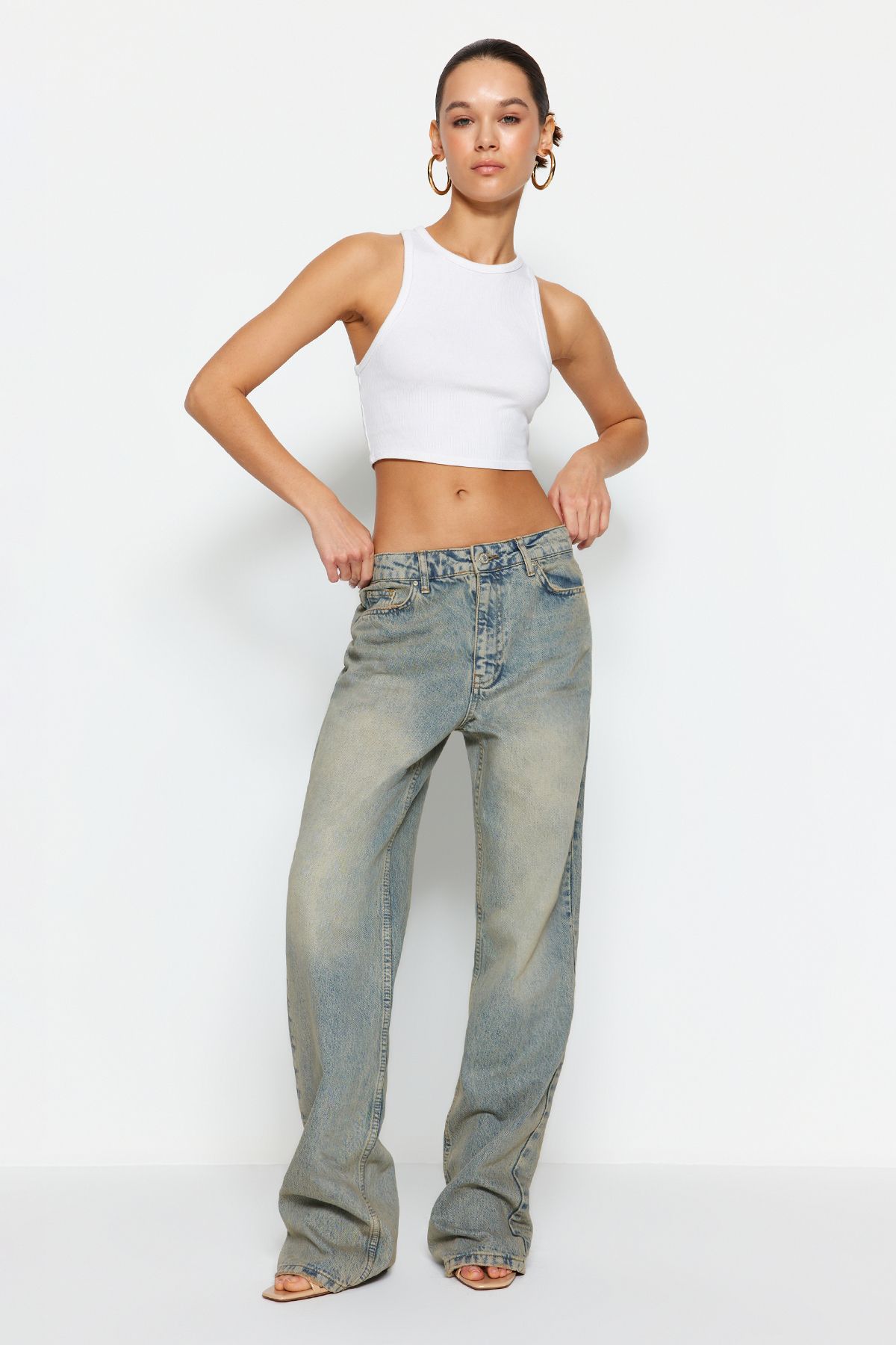 Trendyol Collection-Blaue, blass wirkende Vintage-Jeans mit niedriger Taille und weitem Bein TWOSS24JE00032 3