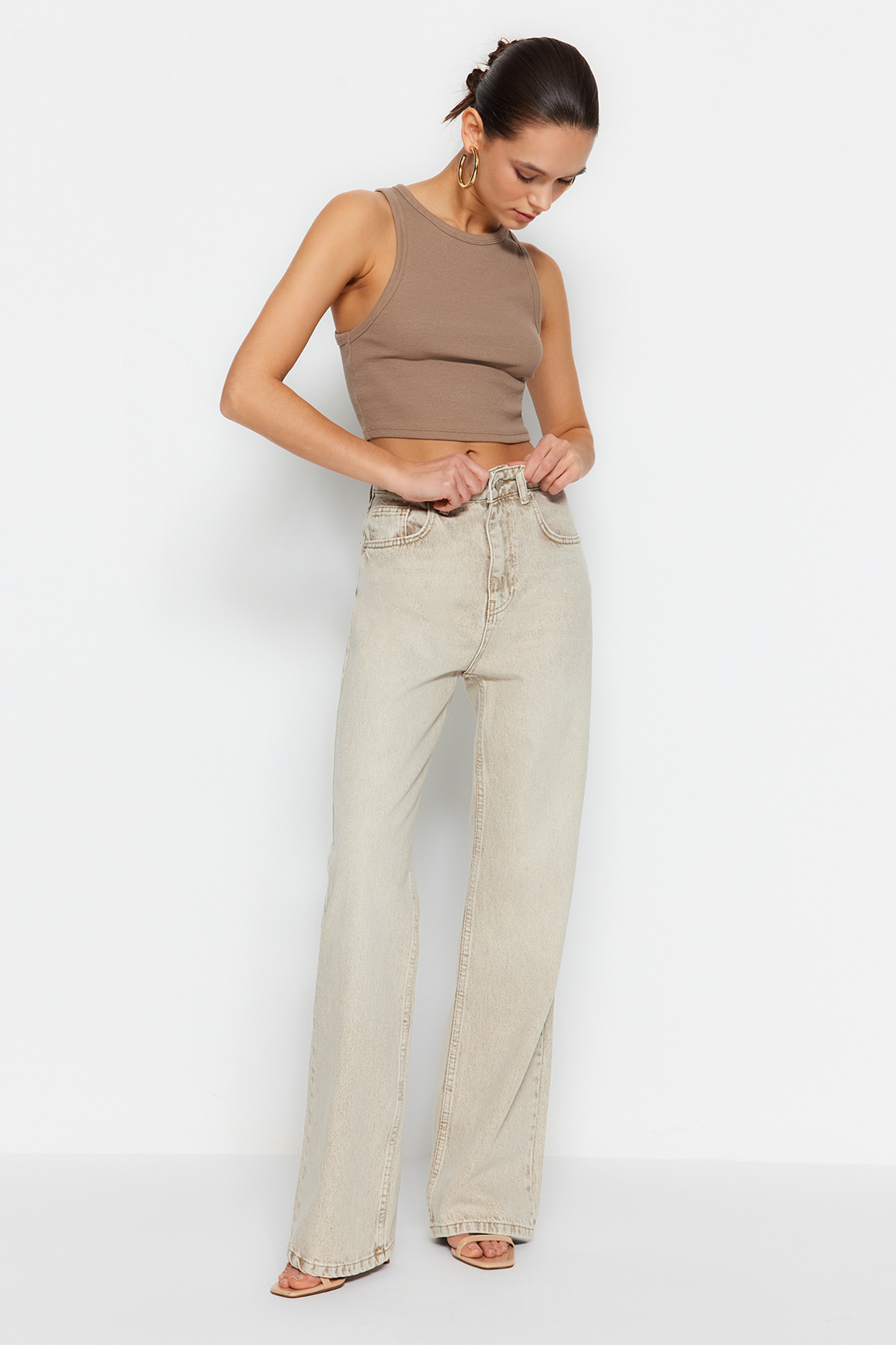 Trendyolmilla  Bej Soluk Efekt Vintage Normal Bel Wide Leg Geniş Paça %100 Pamuk Non-Stretch Jeans TWOSS24JE00011 - Görsel 3