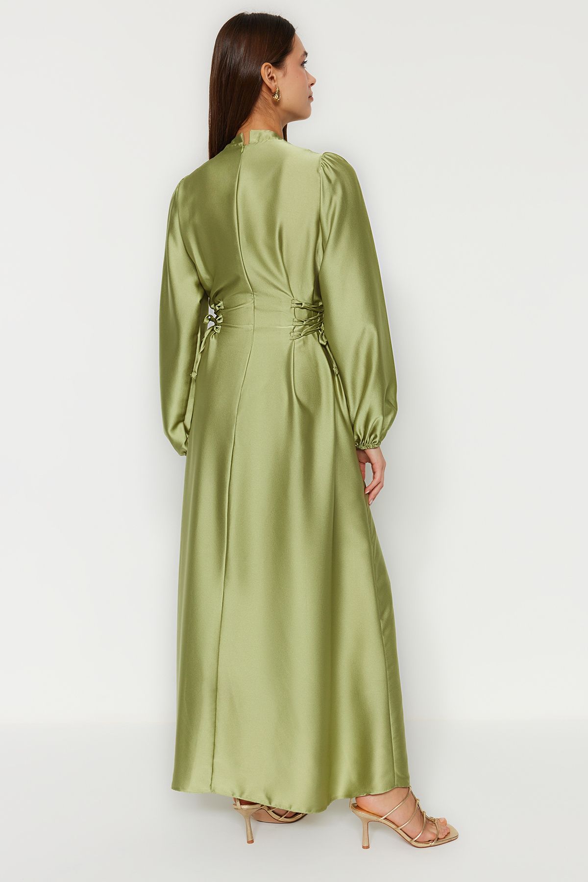 Trendyol Modest-Ölgrünes Beli Britli Satin-Abendkleid TCTSS23DB00037 6