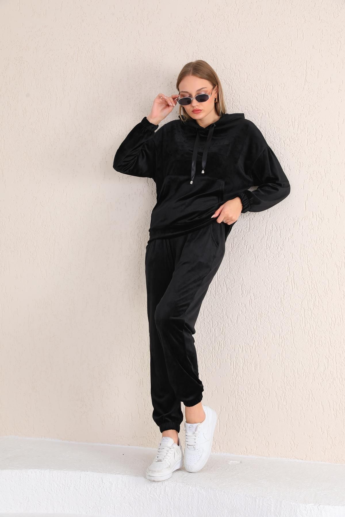Black hotsell velour sweatsuit