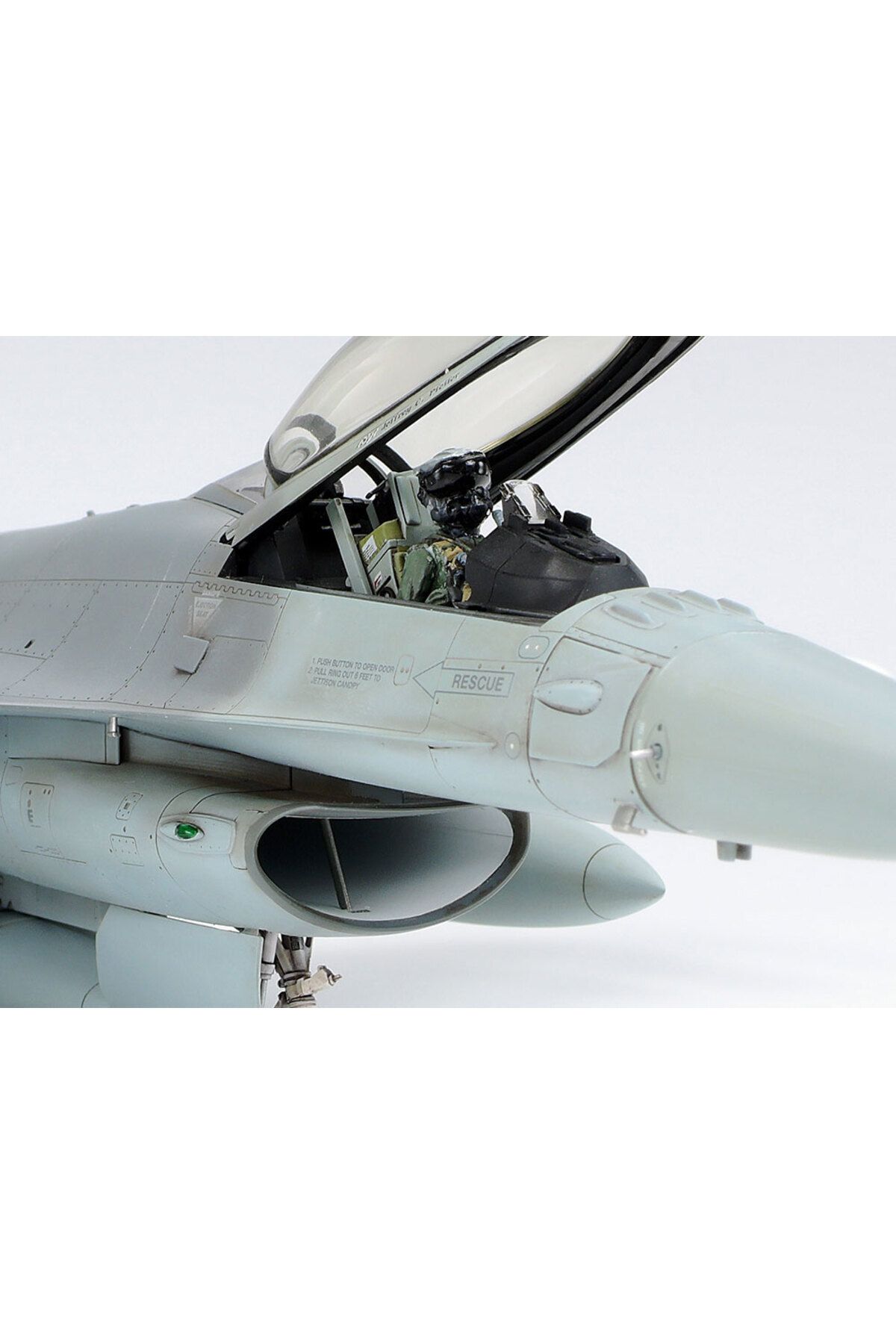 TAMIYA-1/48 F-16C Block 25/32 Fighting Falcon Plastic Aircraft Model Kit, Disassembled Hobby Set 4