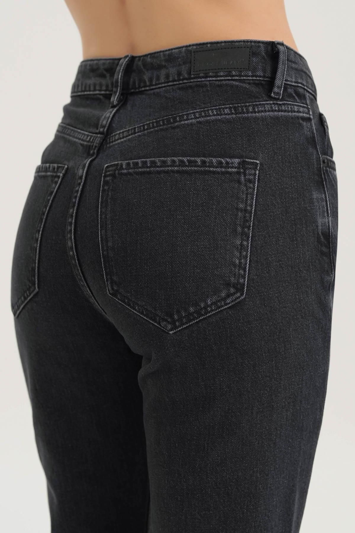 https://cdn.dsmcdn.com/ty1082/product/media/images/prod/SPM/PIM/20231208/10/ff025d34-bf1a-3d11-8c93-c5de4403d578/1_org_zoom.jpg