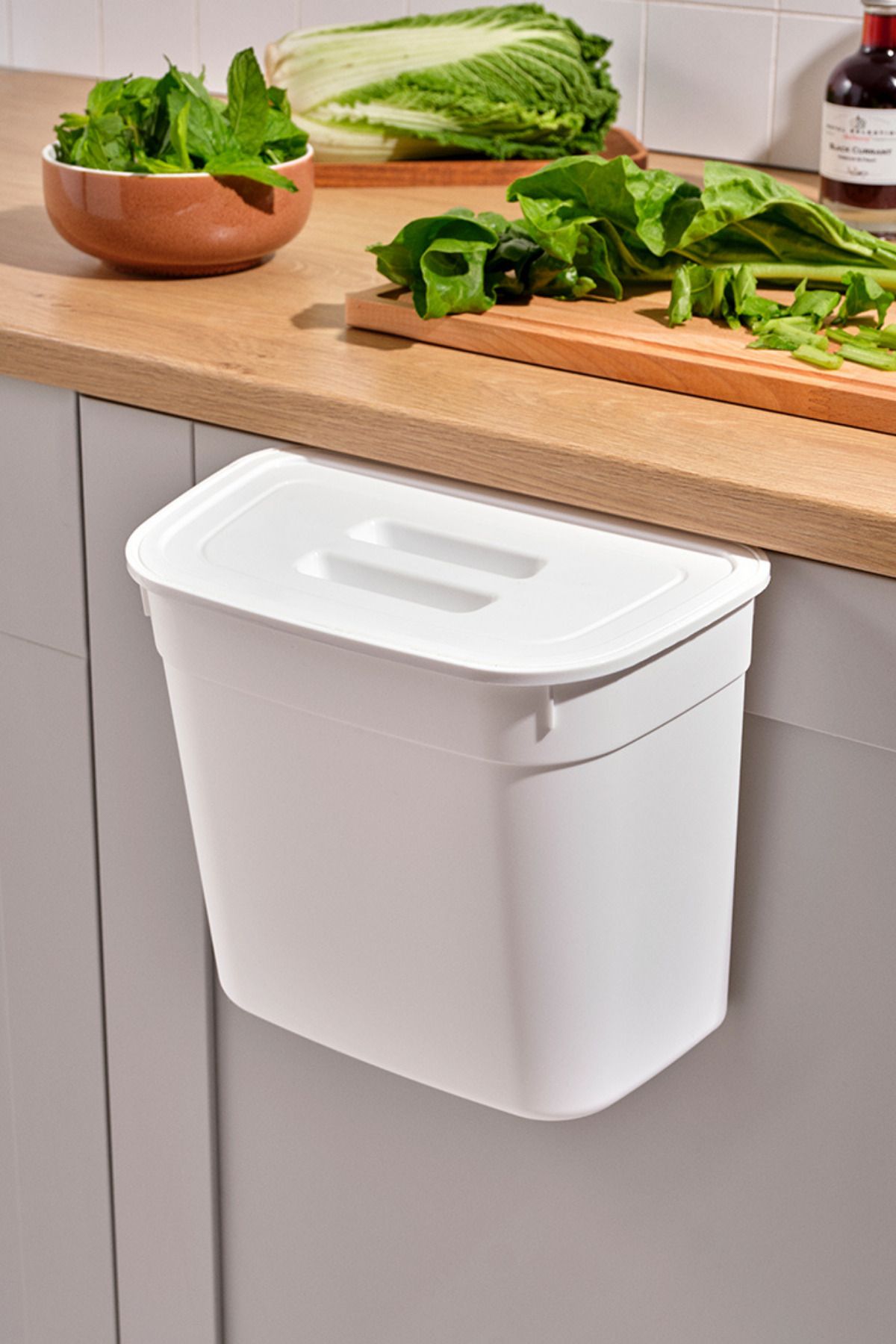 Flosoft-Hanging Trash Can with Inner Cabinet Lid, Wardrobe Lid Hanging Trash Can 7 Liters 4