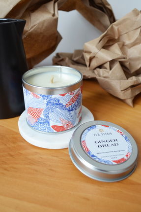 SUM STUDIO Zencefilli Kurabiye Kokulu Teneke Doğal Mum 180 gr