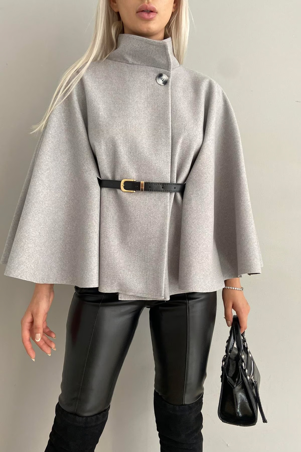 Butikkolik Hakim Yaka Kemer Detaylı Kaşe Panço