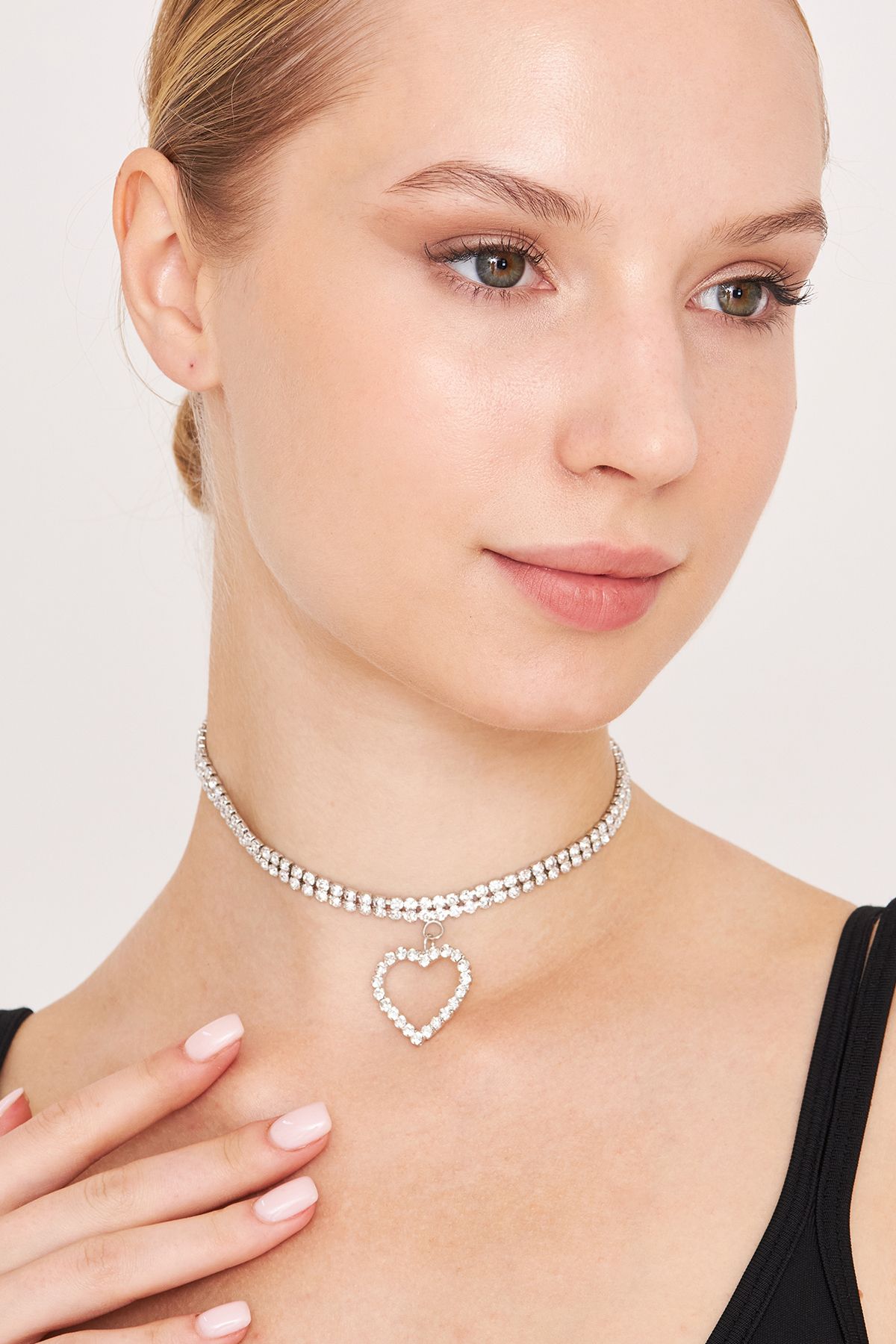 Choker with shop heart pendant