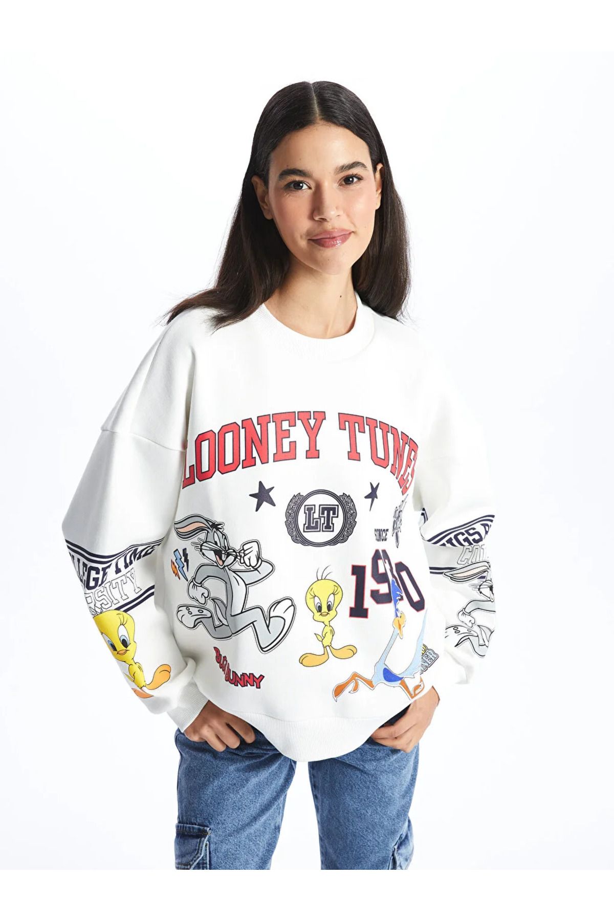 LC Waikiki LCW Casual Bisiklet Yaka Looney Tunes Bask l Uzun Kollu Oversize Kad n Sweatshirt Kad n Giyim