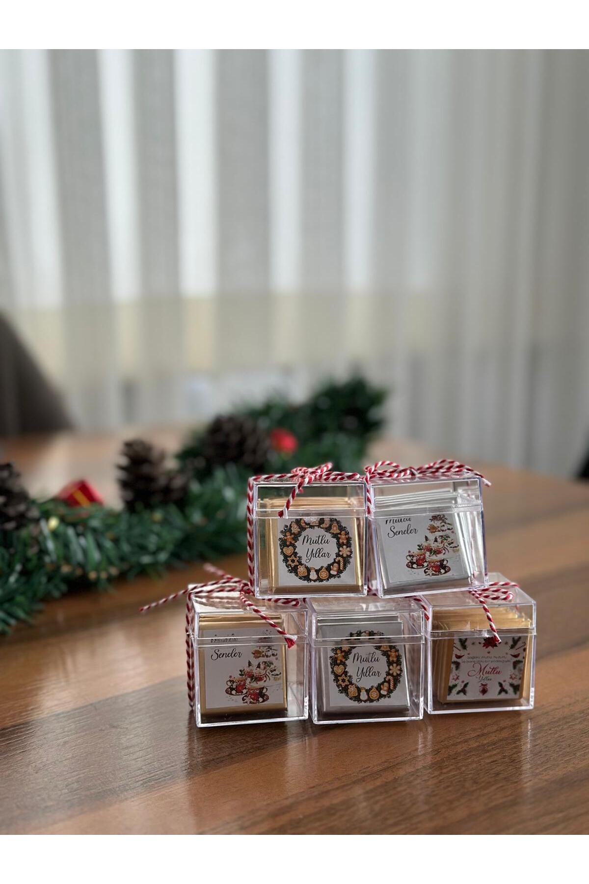 Genel Markalar 1 Adet 5 Farklı Etiketli Yılbaşı Hediyesi Gold Gümüş Seçenekli Madlen Çikolata