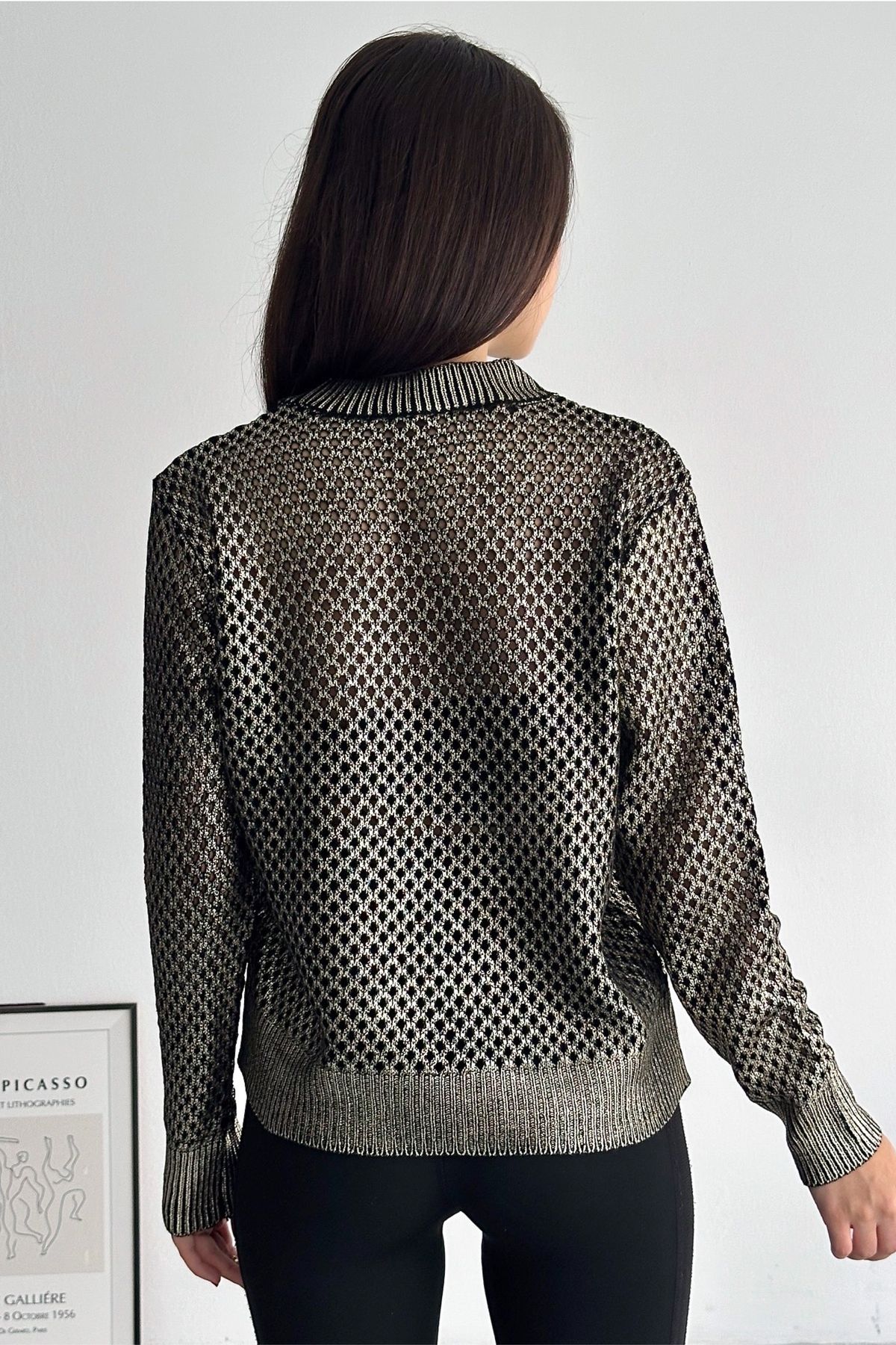 FEMELLE Women s Gold Standard Size Shiny Leaf Sweater Trendyol