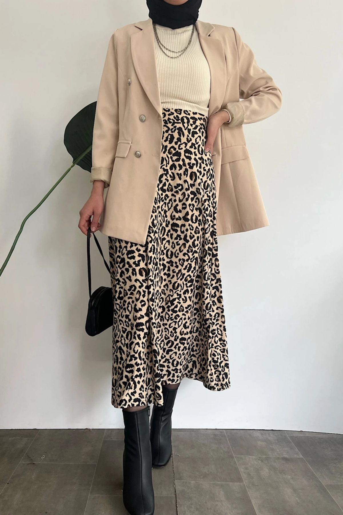 complete the look image