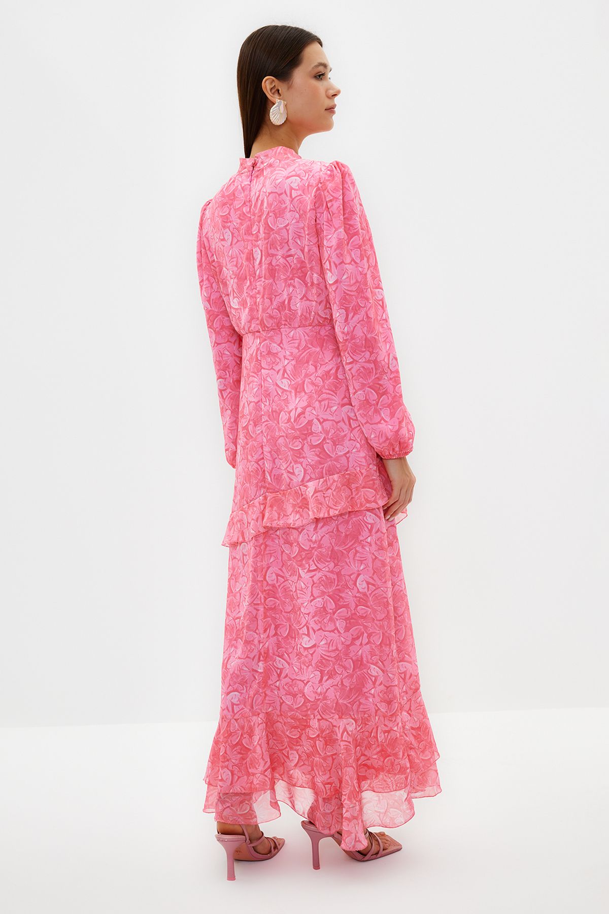 Trendyol Modest-Rosa Blumenrock, gerüschtes, gefüttertes Kleid aus gewebtem Chiffon TCTSS23EB00160 5