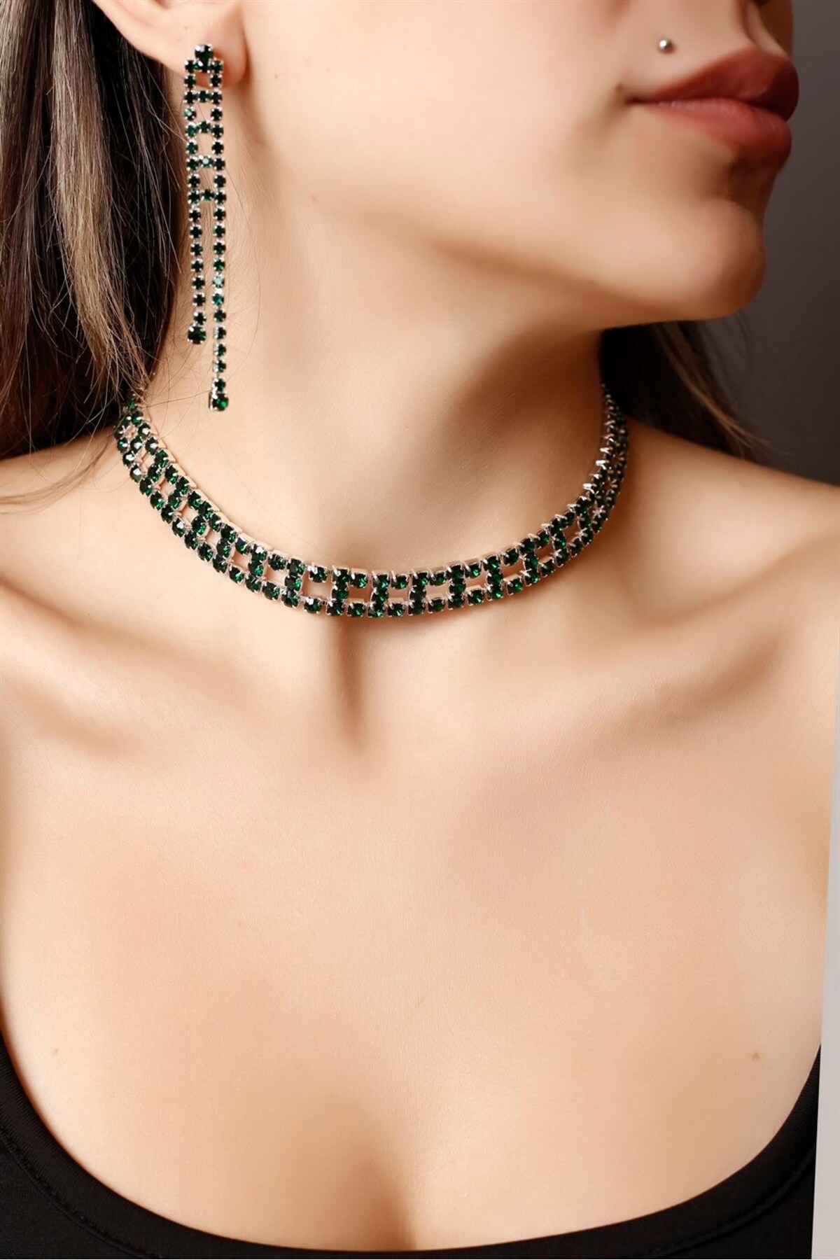 Stylish Tasarım Yeşil Taşlı Kristal Choker Kolye Ve Küpe Set Pırlanta Gibi 2'li Set Gümüş Kaplama Se