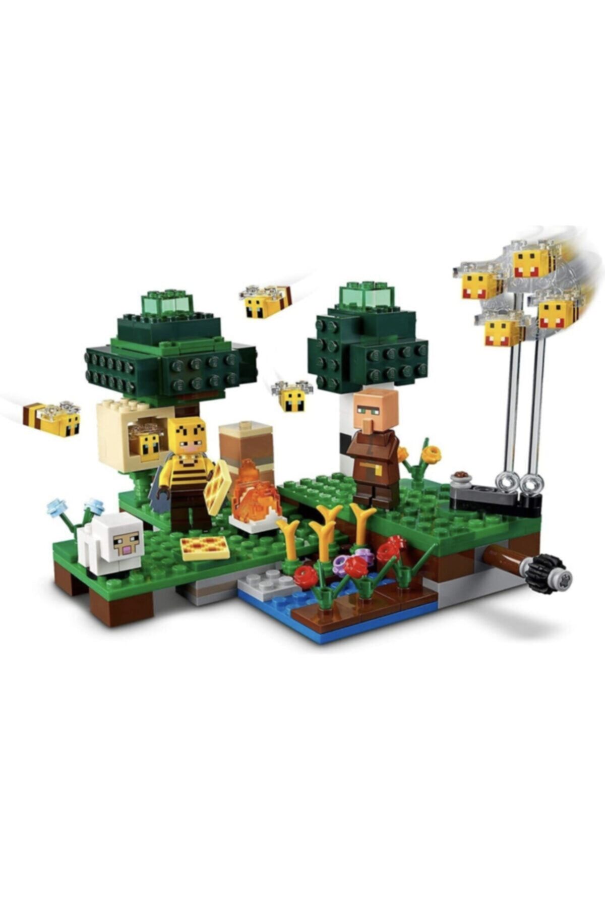 LEGO-Minecraft Bee Farm Minecraft Action Toy with Wonderful Bee and Sheep Figures (238 Pieces) 3