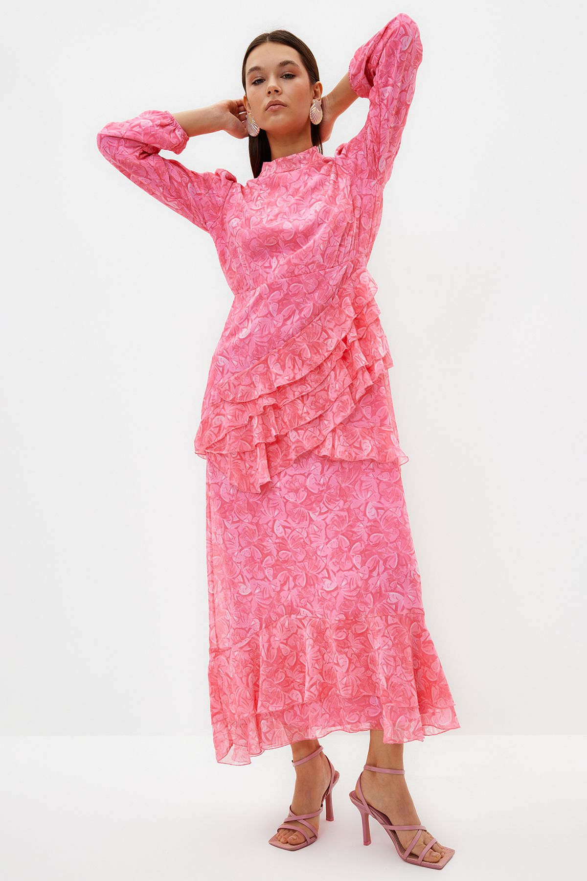 Trendyol Modest-Rosa Blumenrock, gerüschtes, gefüttertes Kleid aus gewebtem Chiffon TCTSS23EB00160 2
