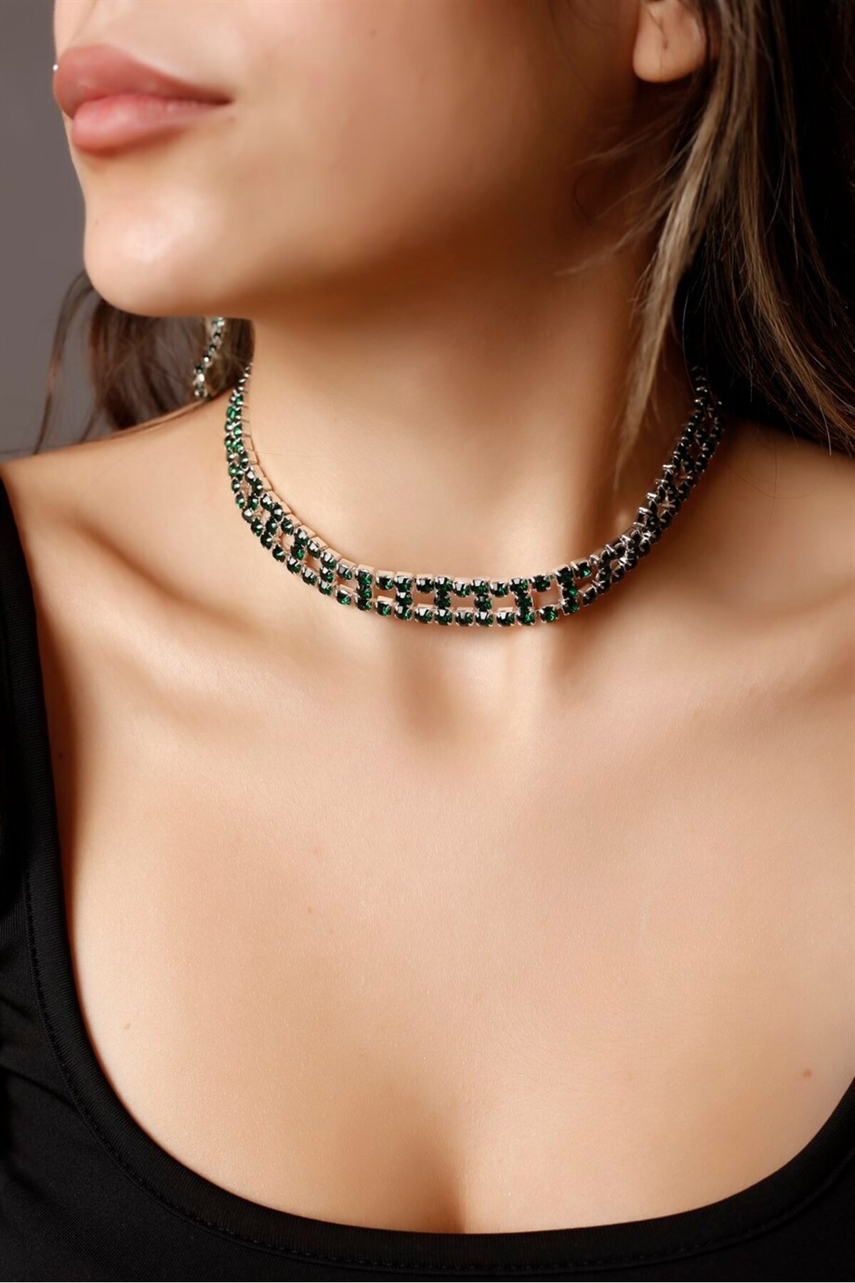 Stylish Tasarım Yeşil Taşlı Kristal Choker Kolye Ve Küpe Set Pırlanta Gibi 2'li Set Gümüş Kaplama Se 4