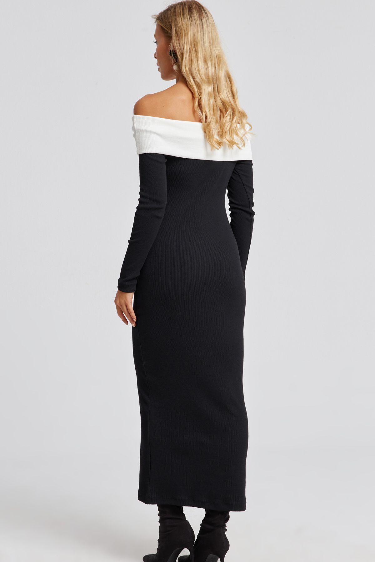 Kadın Siyah Madonna Yaka Maxi Elbise EY2696