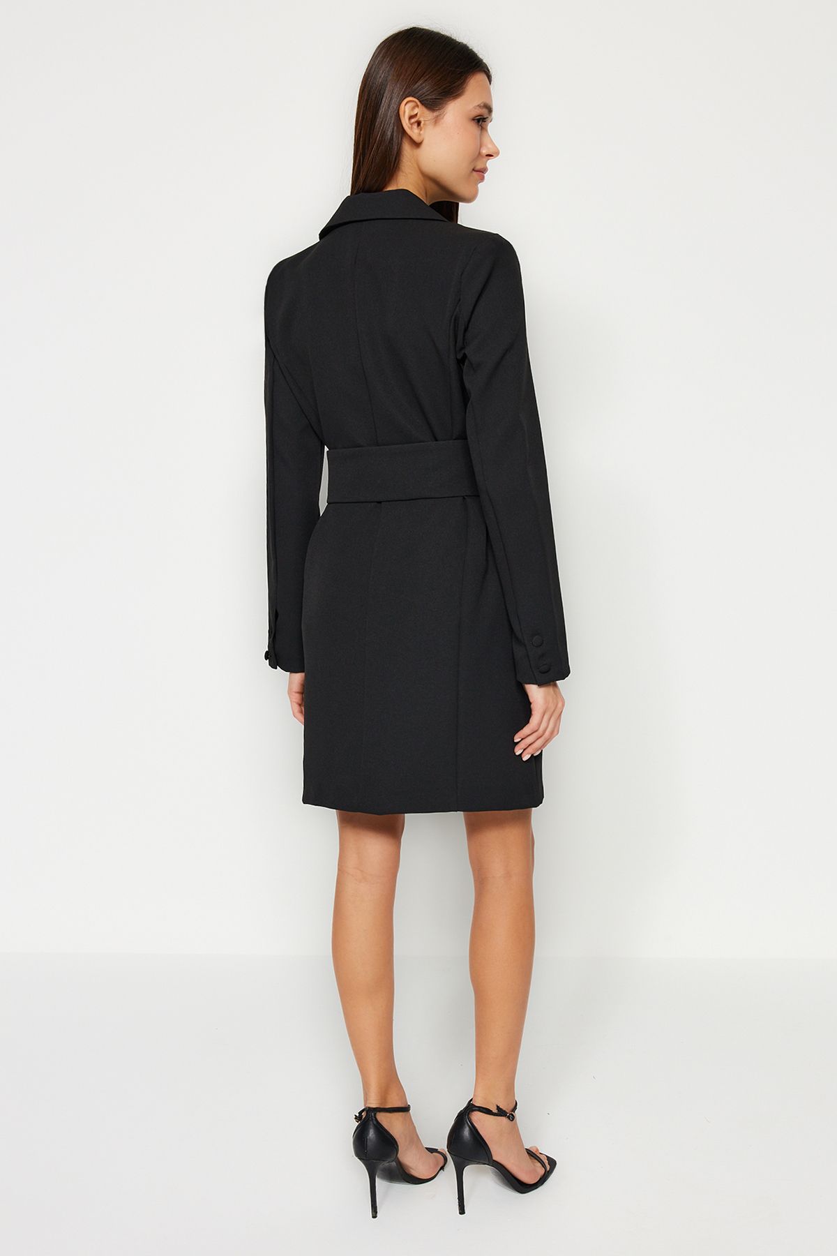 Trendyol Collection-Schwarzes Mini-Webkleid mit gewebten Knöpfen und Gürtel TWOAW24EL00497 6