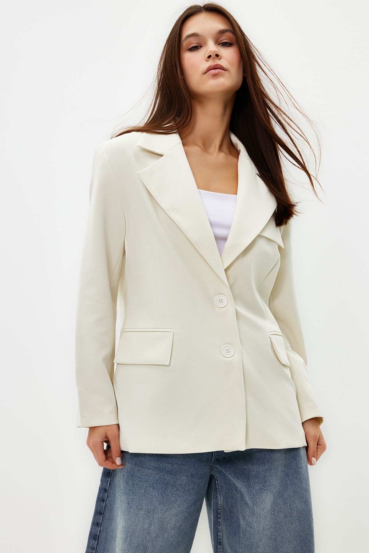 Trendyol Collection-Biała marynarka oversize z podszewką i podszewką TWOSS22CE0077 3
