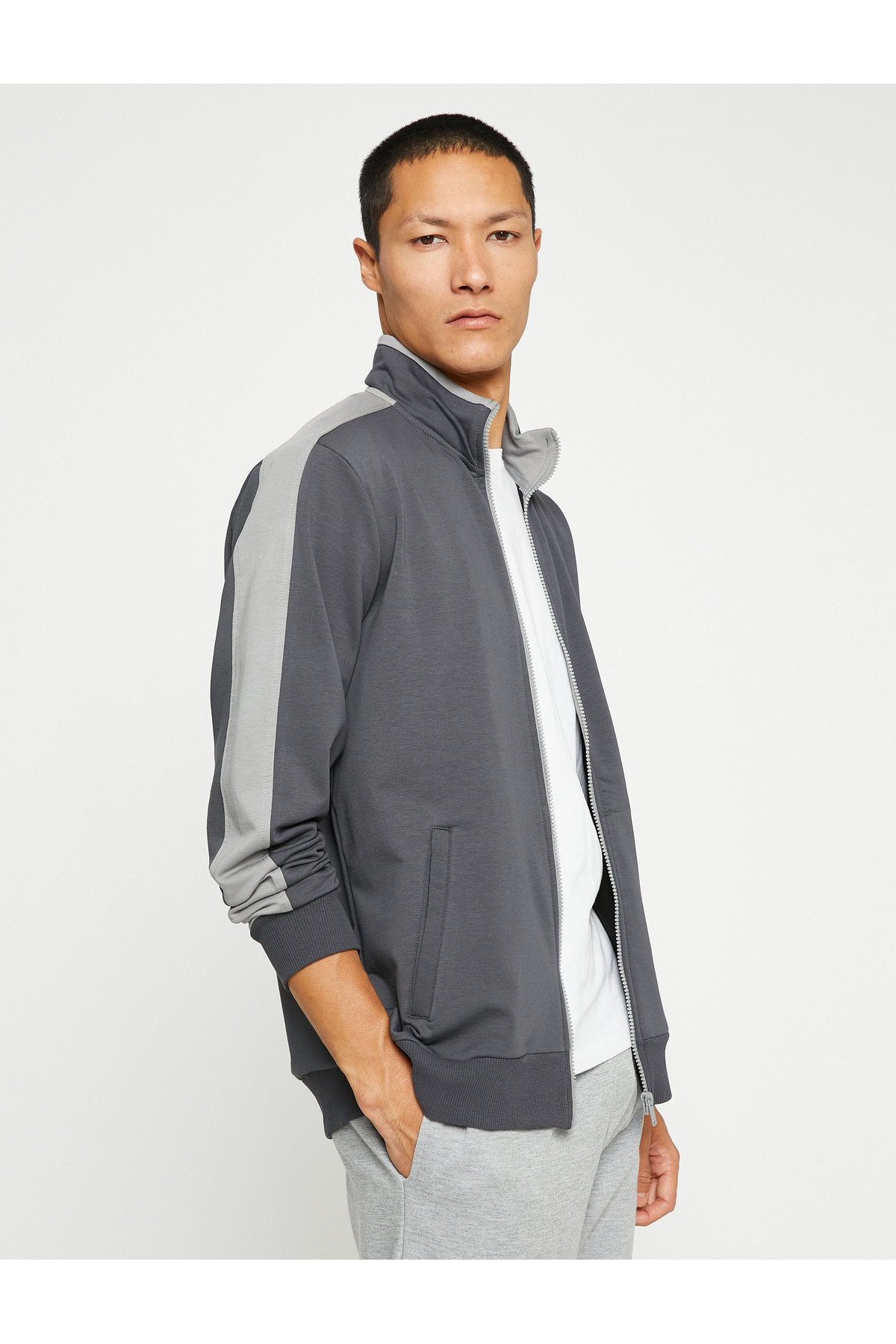 Stand Collar Sports Sweatshirt Color Block Pocket Detailed Zippered