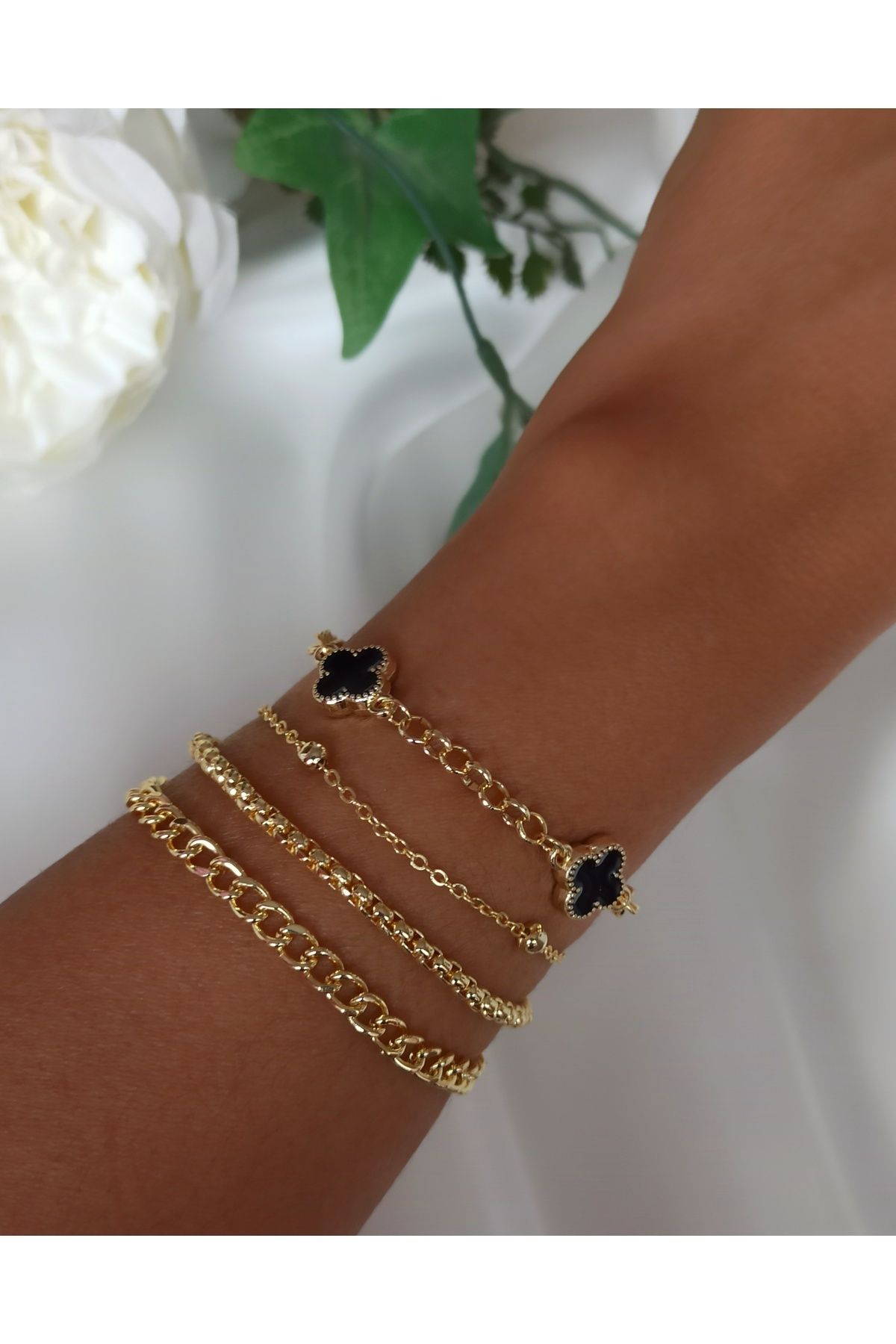 Lucky sale bracelet gold