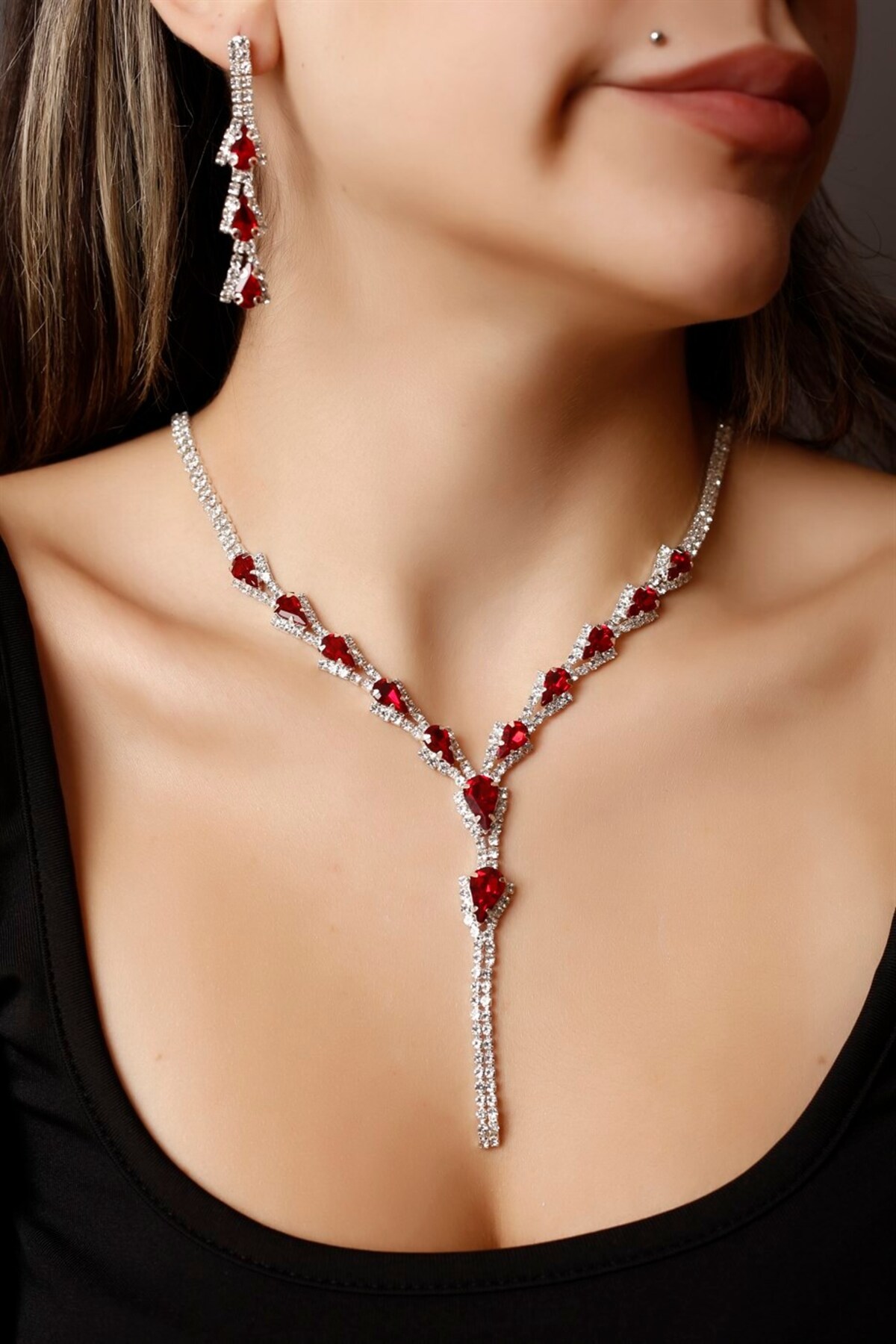 HUBANN Gümüş Kaplama Kırmızı Damla Taşlı Su Yolu Kolye Ve Küpe Seti 2'li Set Davet Düğün Nişan Abiye Set