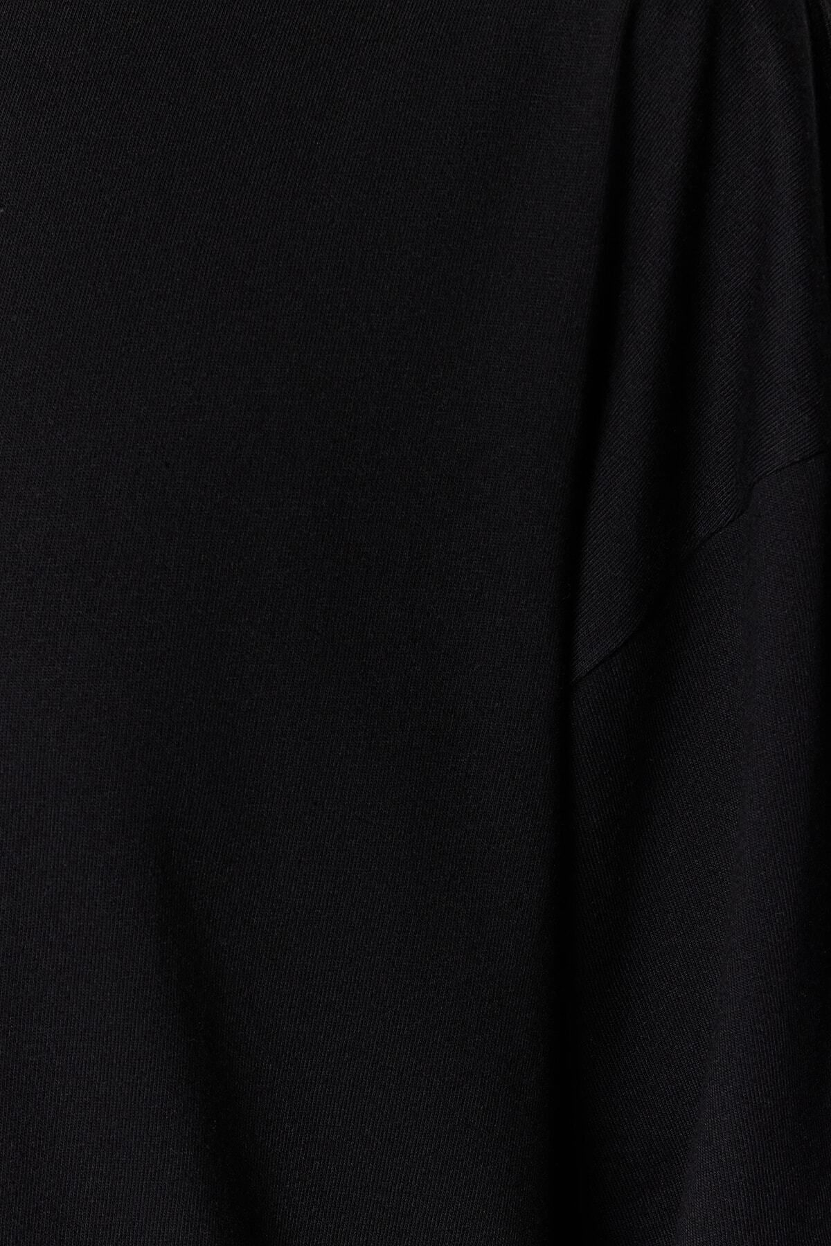 Trendyol Collection-Schwarzes Premium-T-Shirt aus Baumwolle mit Rundhalsausschnitt in Übergröße TWOSS23TS00040 17