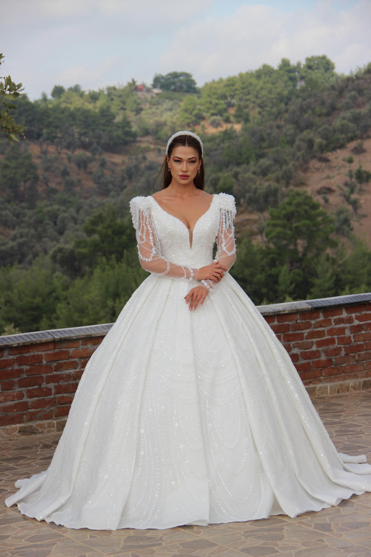 wedding dress lace long sleeves with dumbbell train
