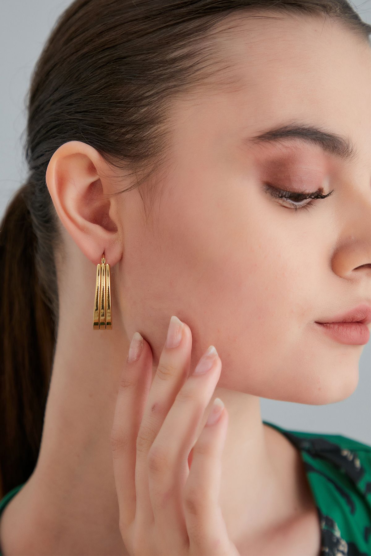 Hoop earrings top with horizontal bar
