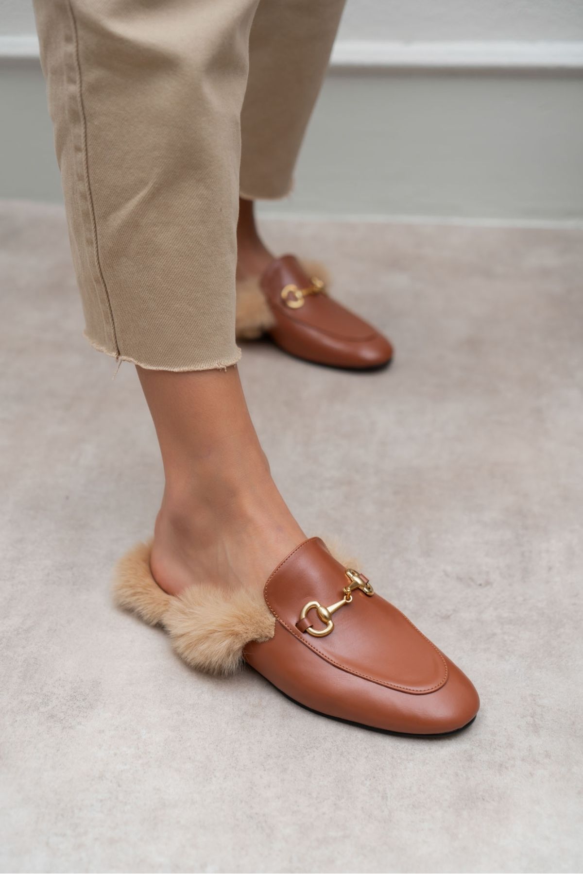 NİŞANTAŞI SHOES-Buffy Brown Matte Accessory Detail Furry Flat Sole Women's Slippers 2