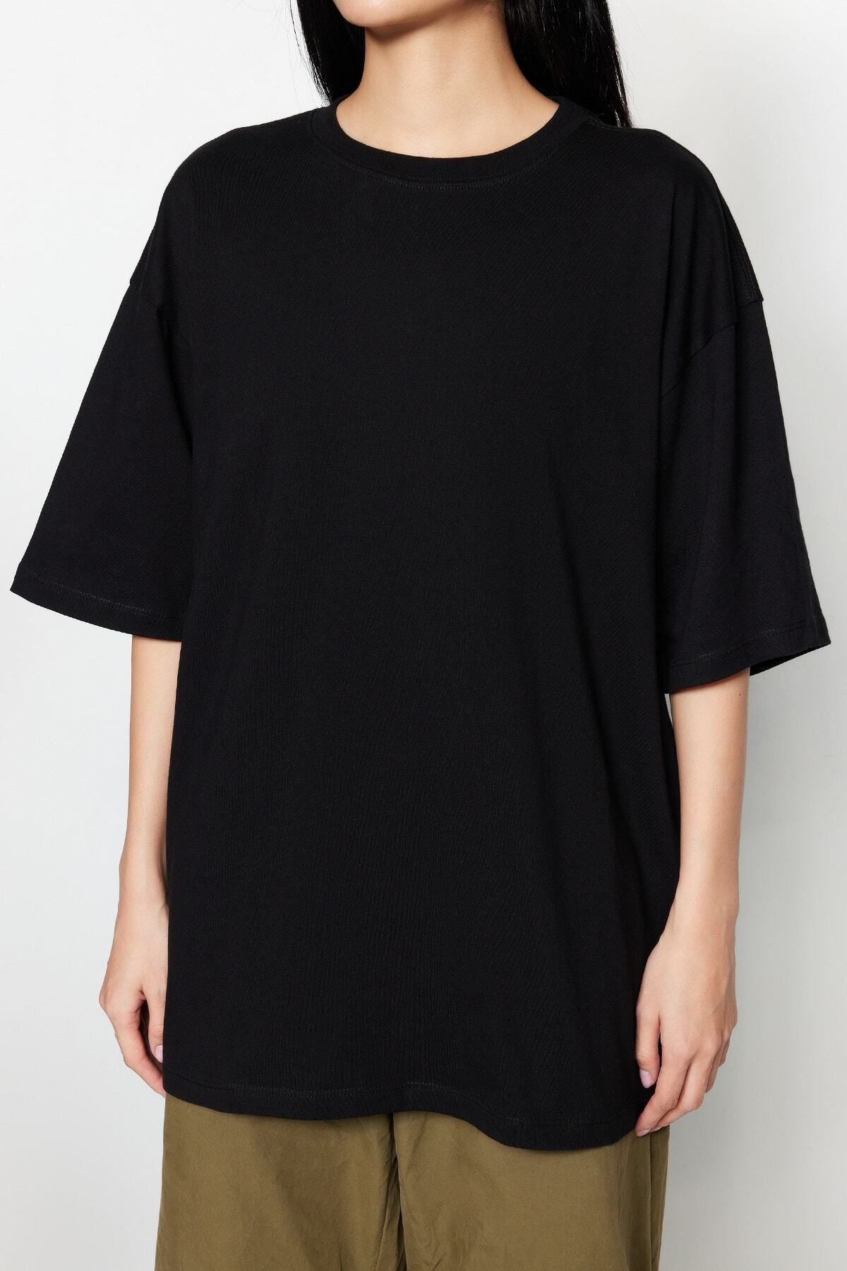 Trendyol Collection-Schwarzes Premium-T-Shirt aus Baumwolle mit Rundhalsausschnitt in Übergröße TWOSS23TS00040 16
