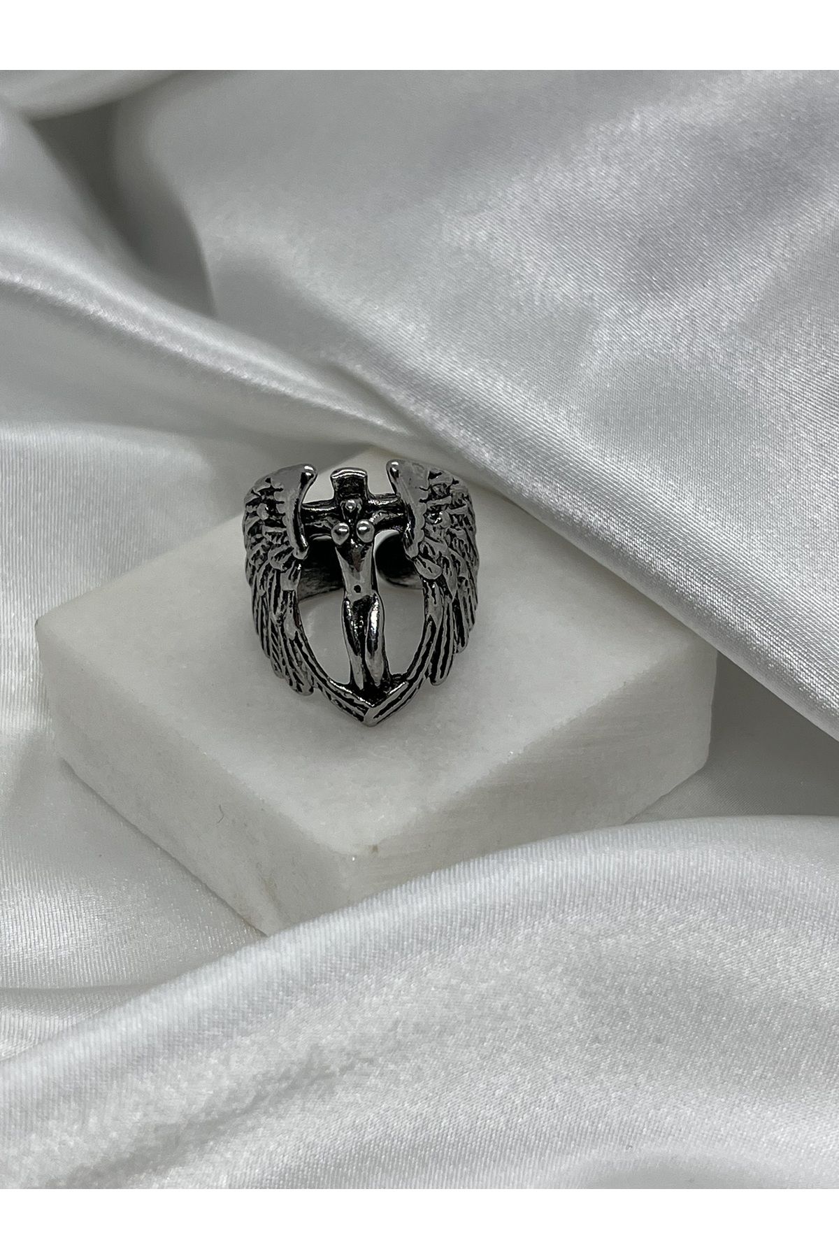 Ring with wings online