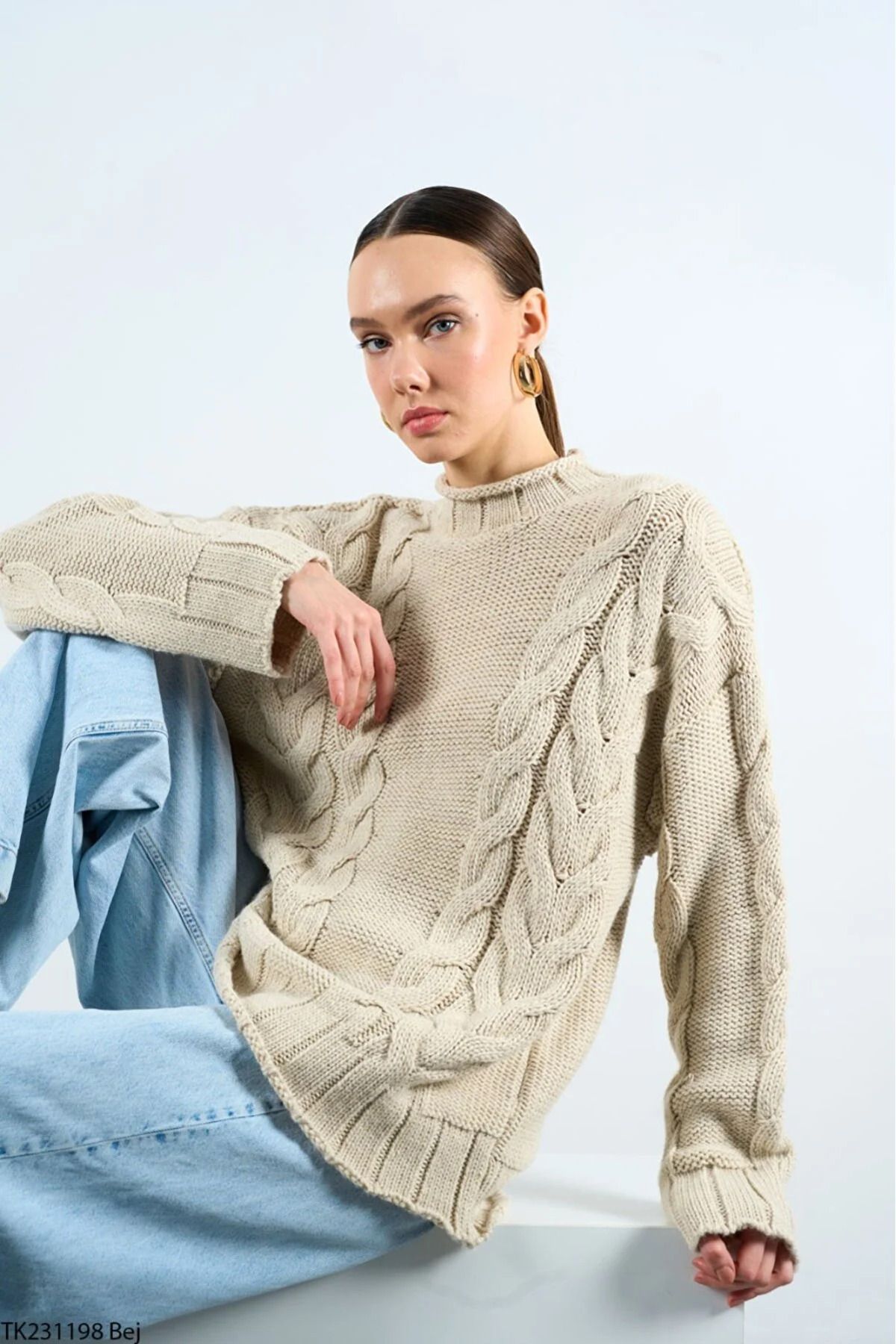 Laluvia-Beigefarbener Strickpullover mit dickem Haargeflecht und Rundhalsausschnitt 5