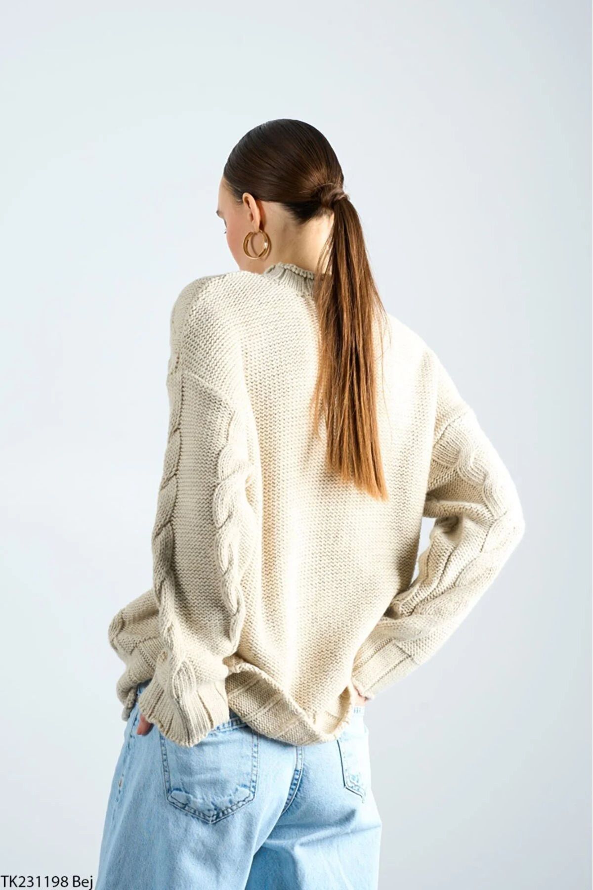 Laluvia-Beigefarbener Strickpullover mit dickem Haargeflecht und Rundhalsausschnitt 6