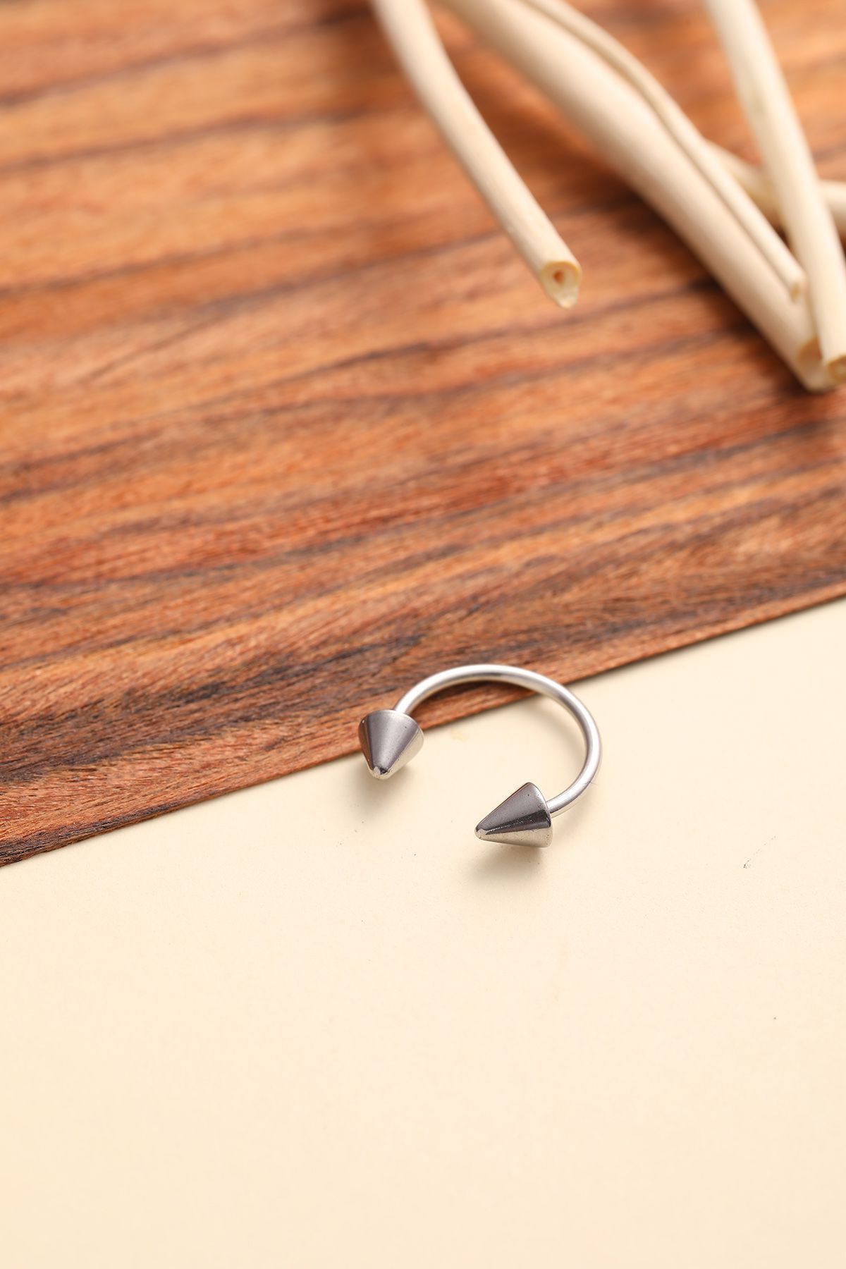 Cerrahi Çelik Ok Uçlu Halka Spike Tasarım Göğüs Meme Ucu Nipple Kaş Piercing Orta Boy