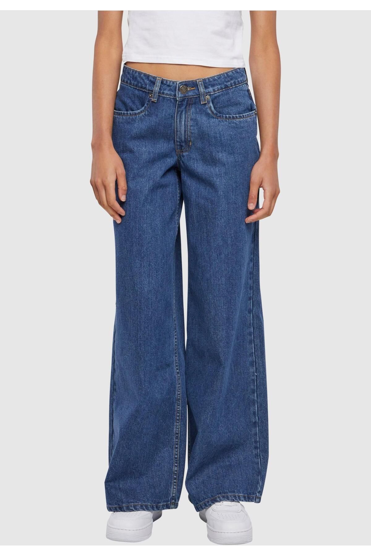 complete the look image