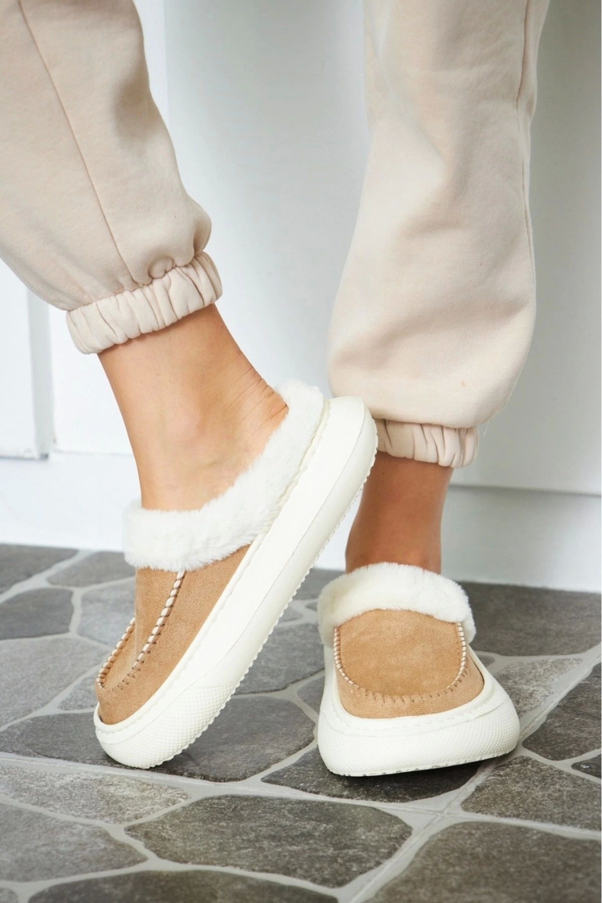 Grove genuine shearling trim slipper best sale