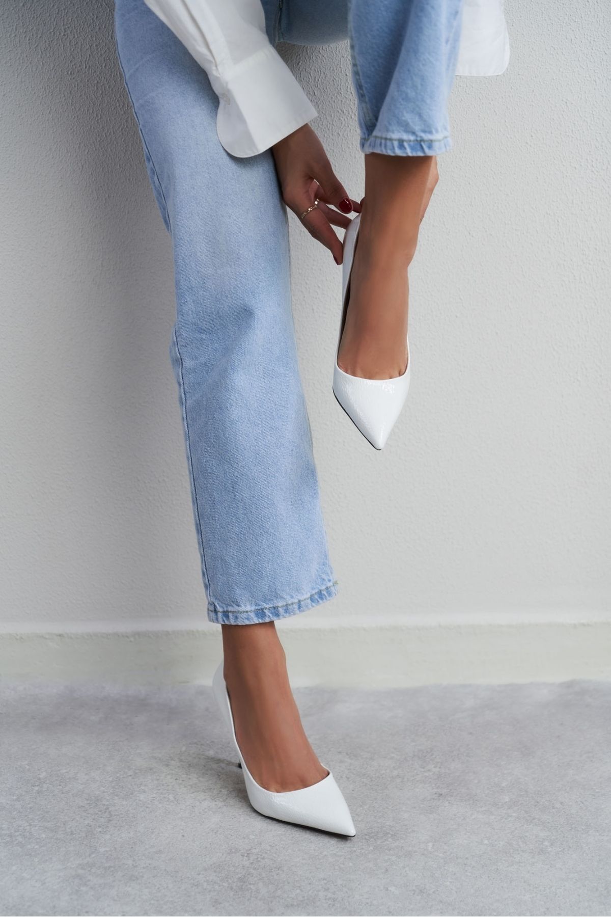 NİŞANTAŞI SHOES-Stiletto de damă cu vârf ascuțit din piele lăcuită cu model alb Demacia 2