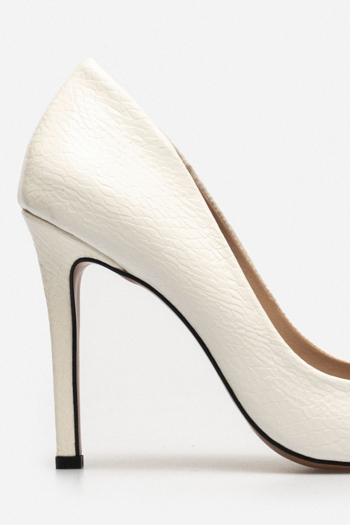 NİŞANTAŞI SHOES-Stiletto de damă cu vârf ascuțit din piele lăcuită cu model alb Demacia 5