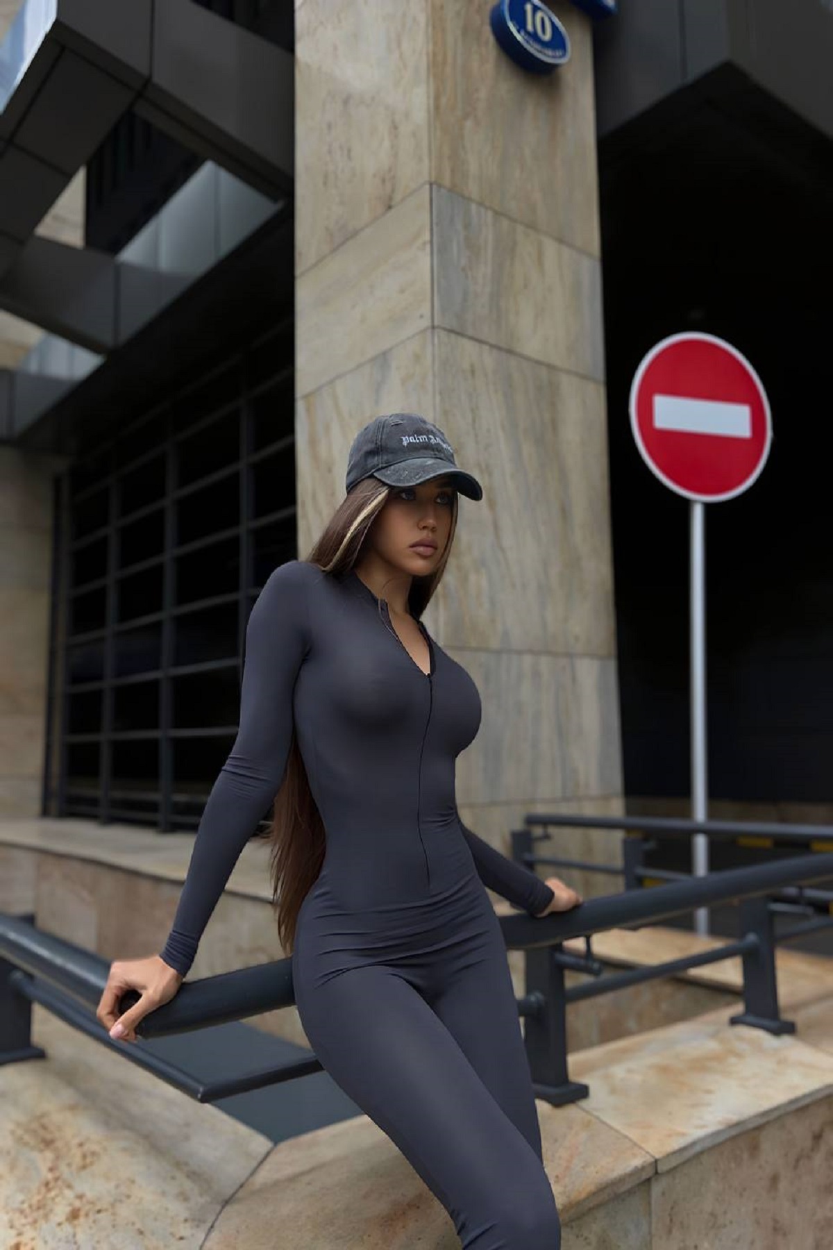 Fashiontayt Scuba Fabric - hosszú ujjú, kiszélesedő lábú jumpsuit rejtett elülső cipzárral