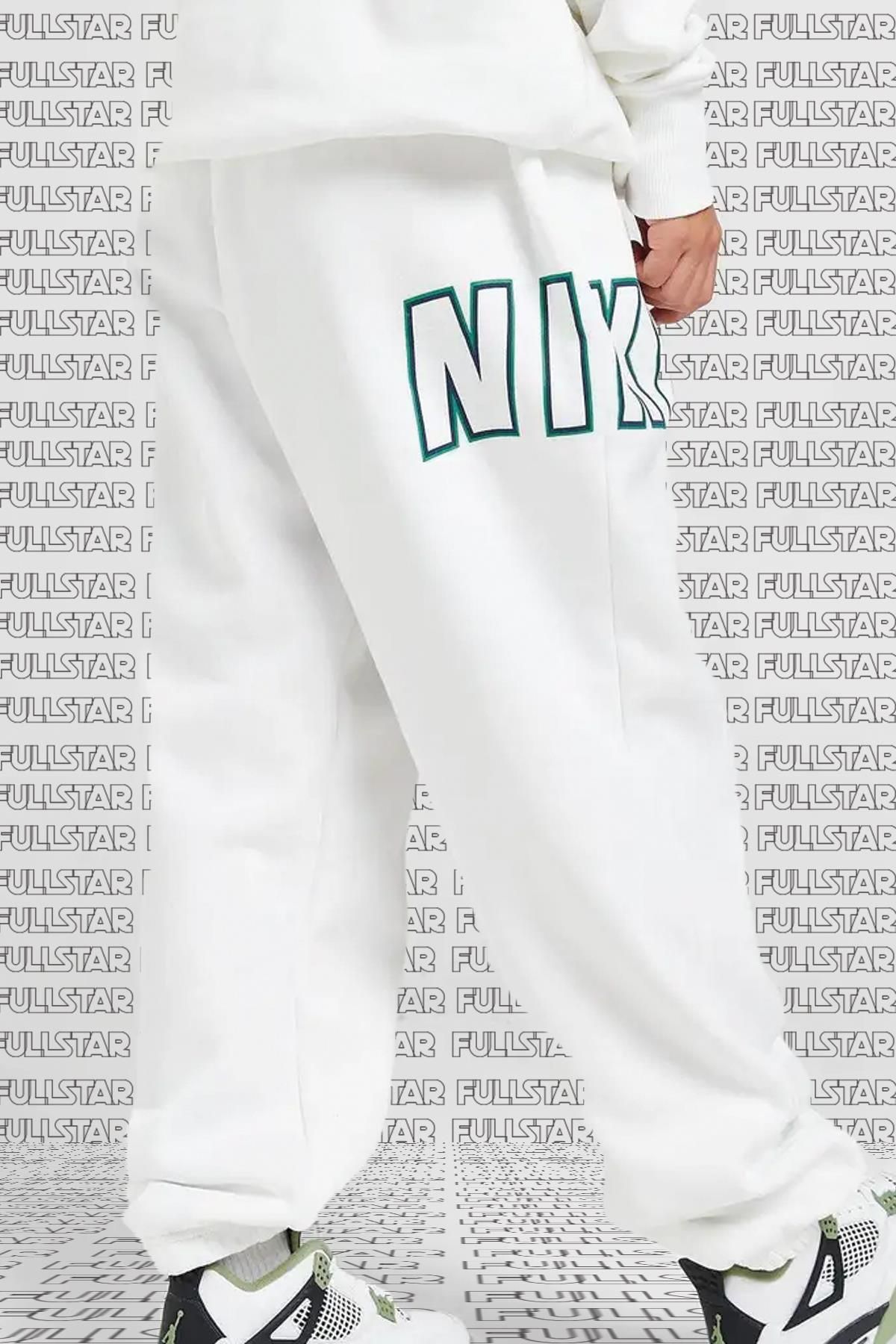 Nike relaxed online fit sweatpants