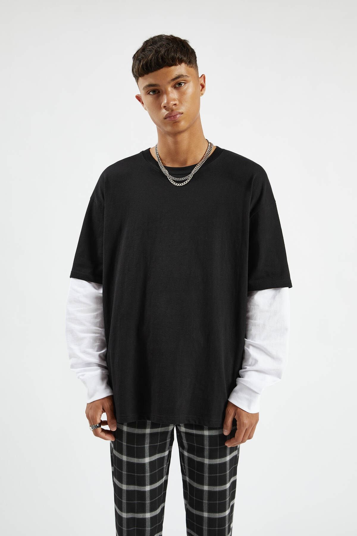 Pull Bear Erkek Siyah Kontrast Cift Katli Kollu T Shirt 09246513 Trendyol