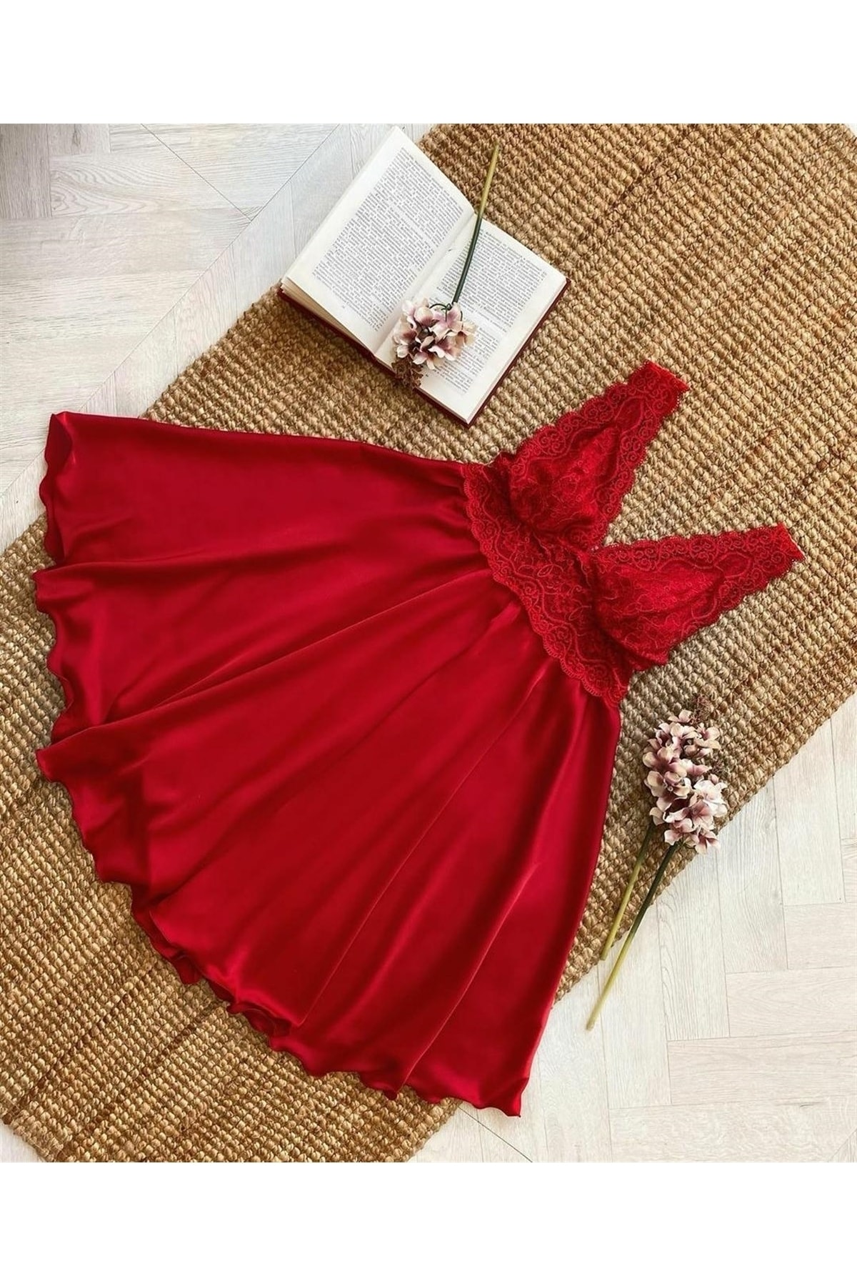 PEMBİŞ HOMEWEAR Kadın Kırmızı Dantelli Saten Gecelik Takımı