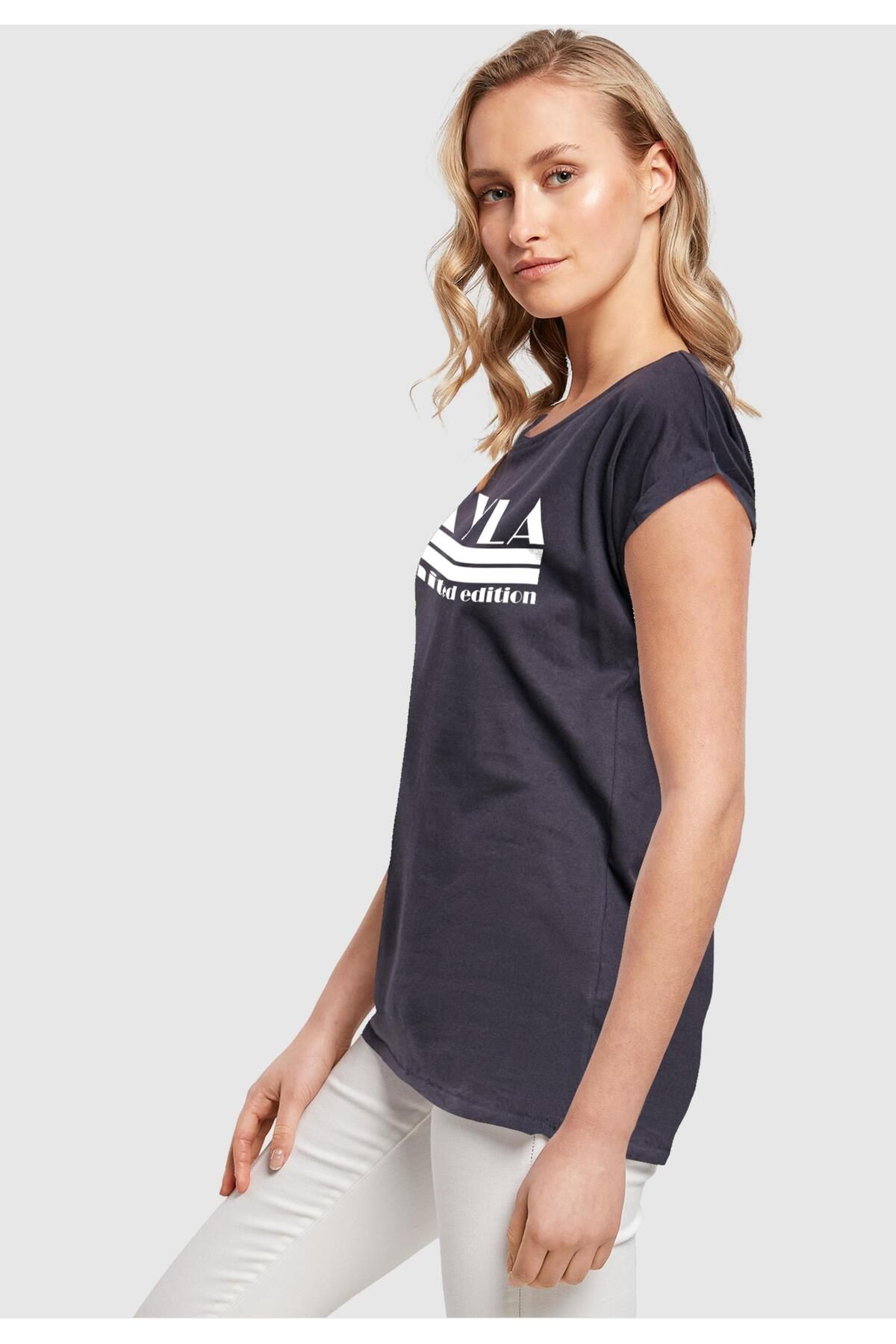 Trendyol Ladies - T-Shirt Merchcode Damen X Limited Layla Edition -