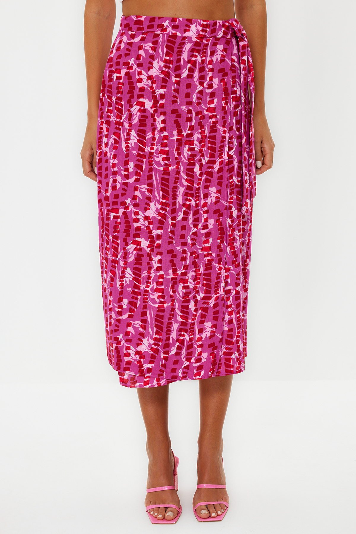  TRENDYOLM?LLA Mor Desenli Kruvaze Viskon Kuma? Midi Boy Dokuma Etek