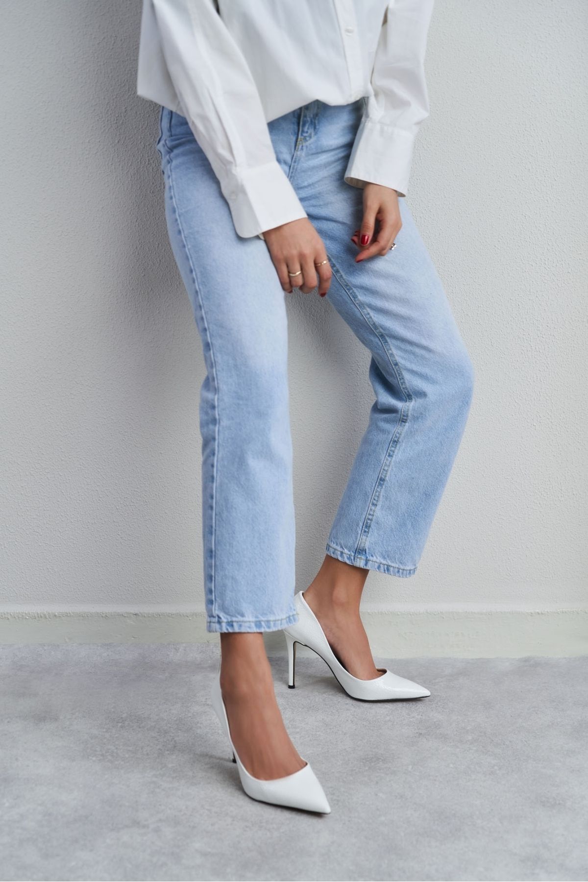 NİŞANTAŞI SHOES-Stiletto de damă cu vârf ascuțit din piele lăcuită cu model alb Demacia 1