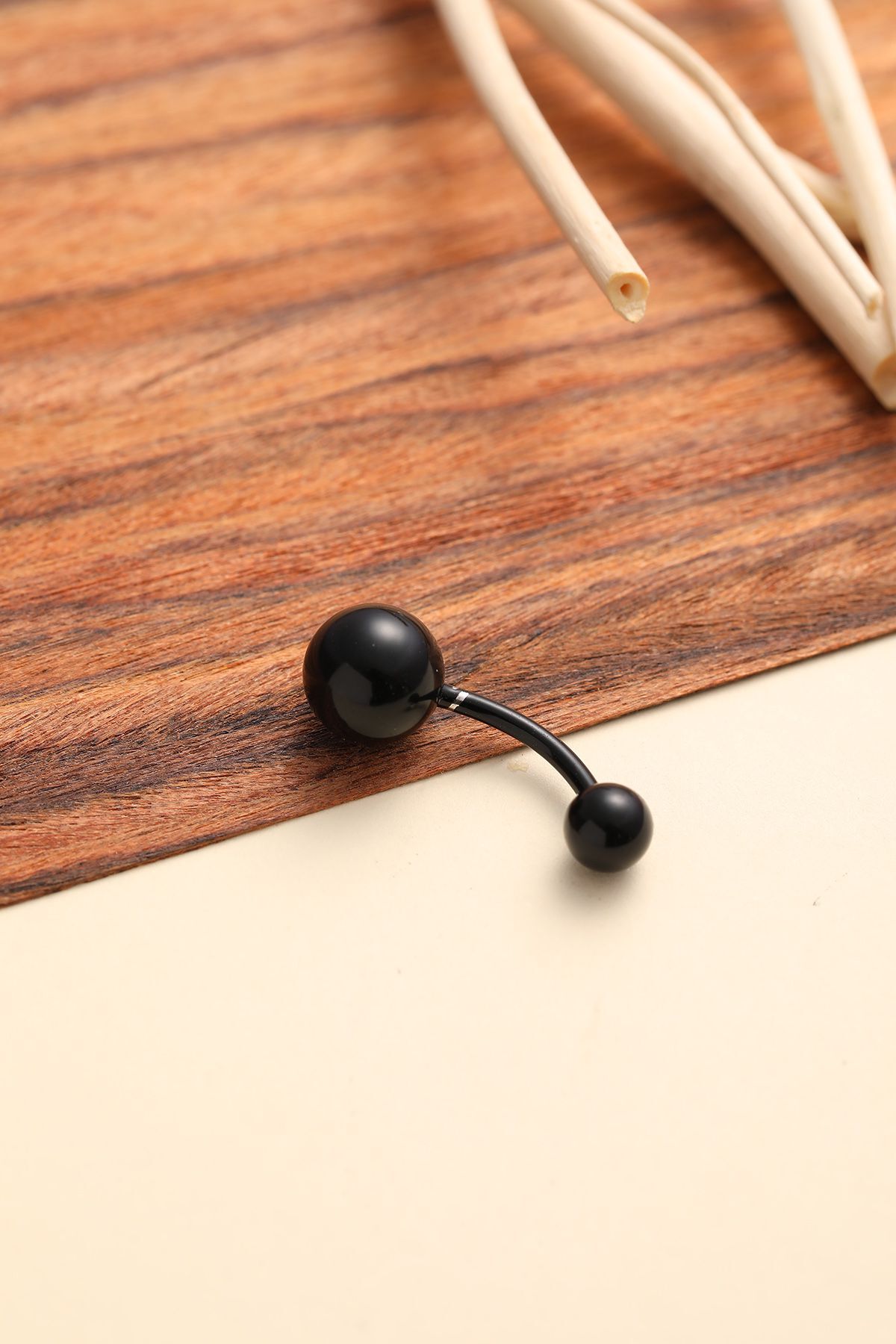 Piercing Siyah Renk Oval Büyük Küçük Top Tasarım