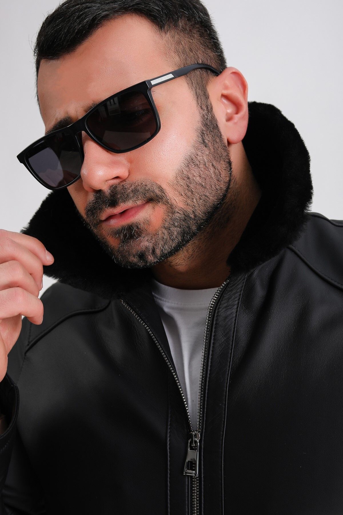 Leather Club-Taffeta Leather Jacket with Black Fur Accessories 7
