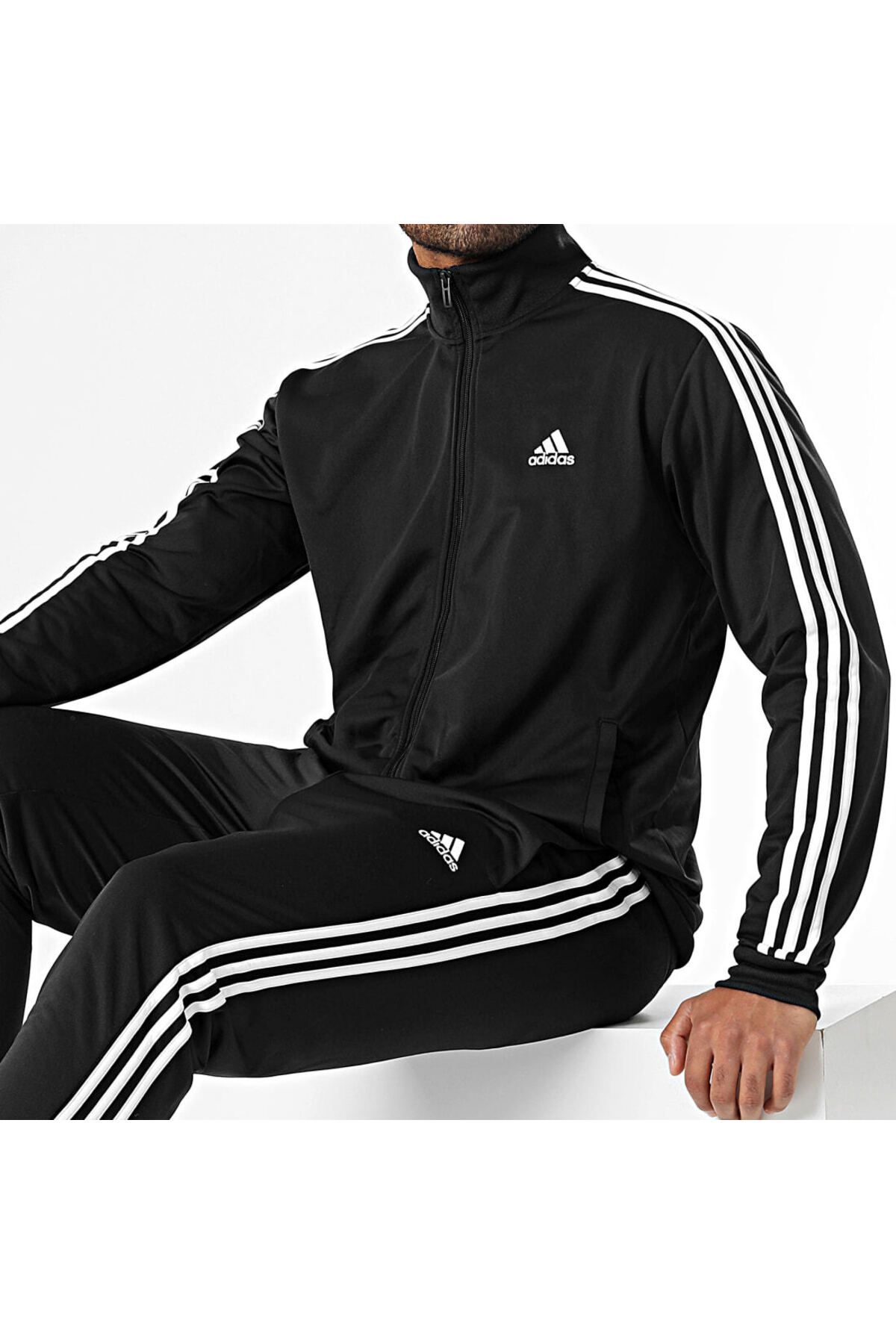 adidas Comfortable Cut Men s Tracksuit Suitable for Daily Use and Sports