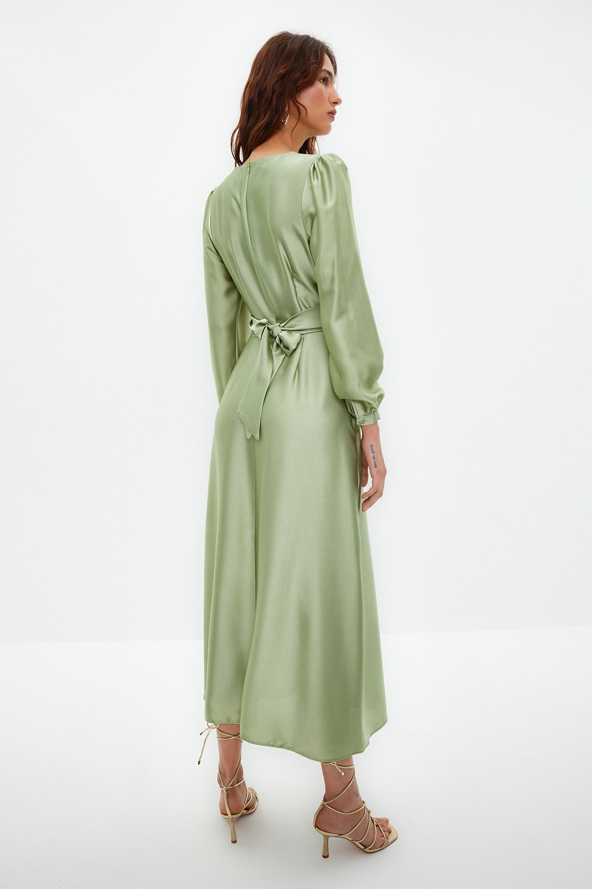 Trendyol Modest-فستان سهرة بتصميم صليب أخضر فاتح ومفصل من الساتان TCTAW22EB0105 6