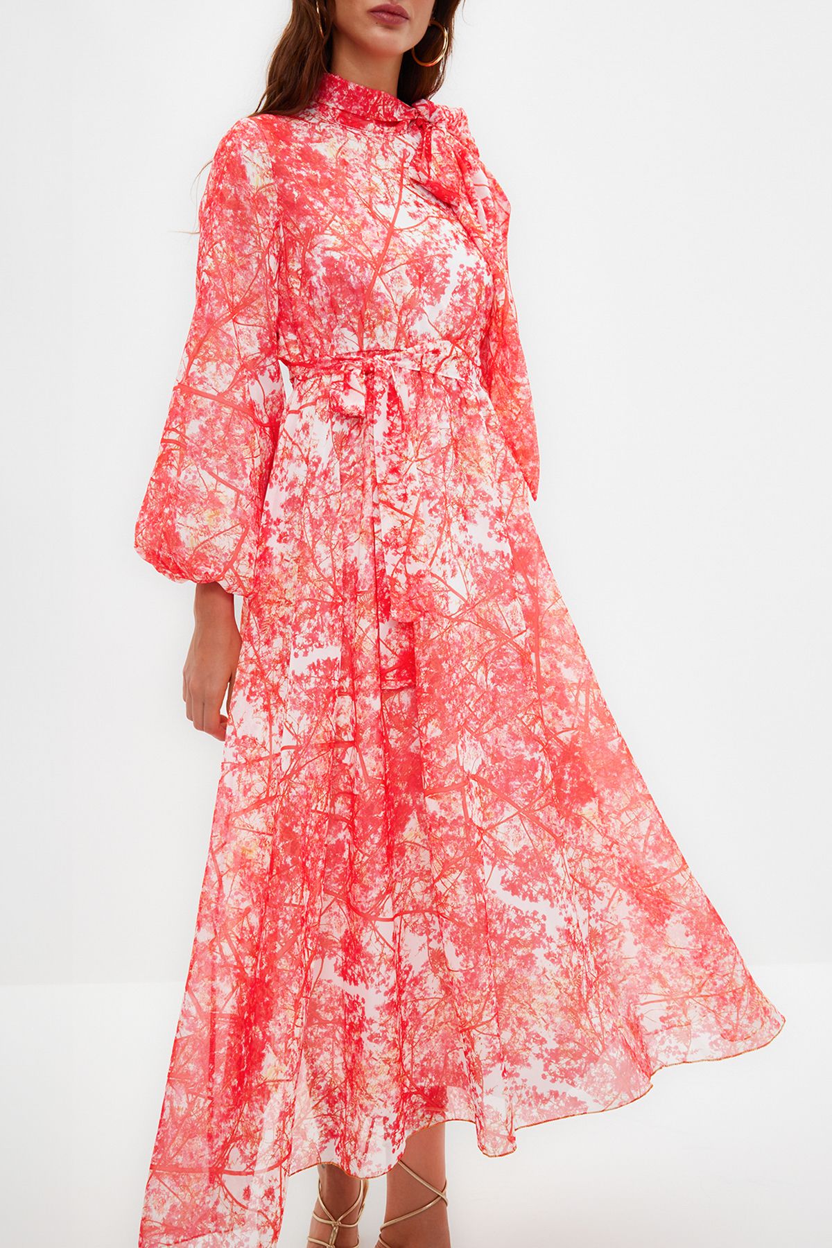 Trendyol Modest-Rotes, mit Blumenmuster gefüttertes, langes Chiffon-Abendkleid TCTSS24EB00040 5